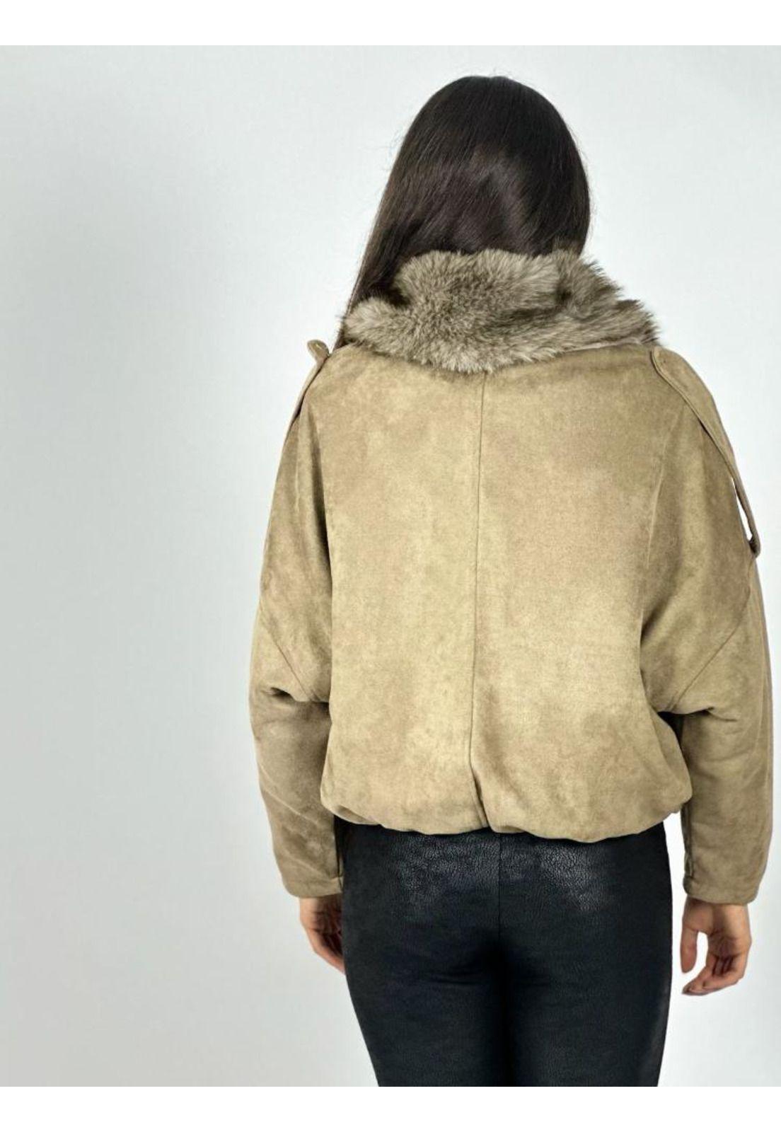 Chaqueta Corta Gamuza Tachas y Cuello Peludo-3