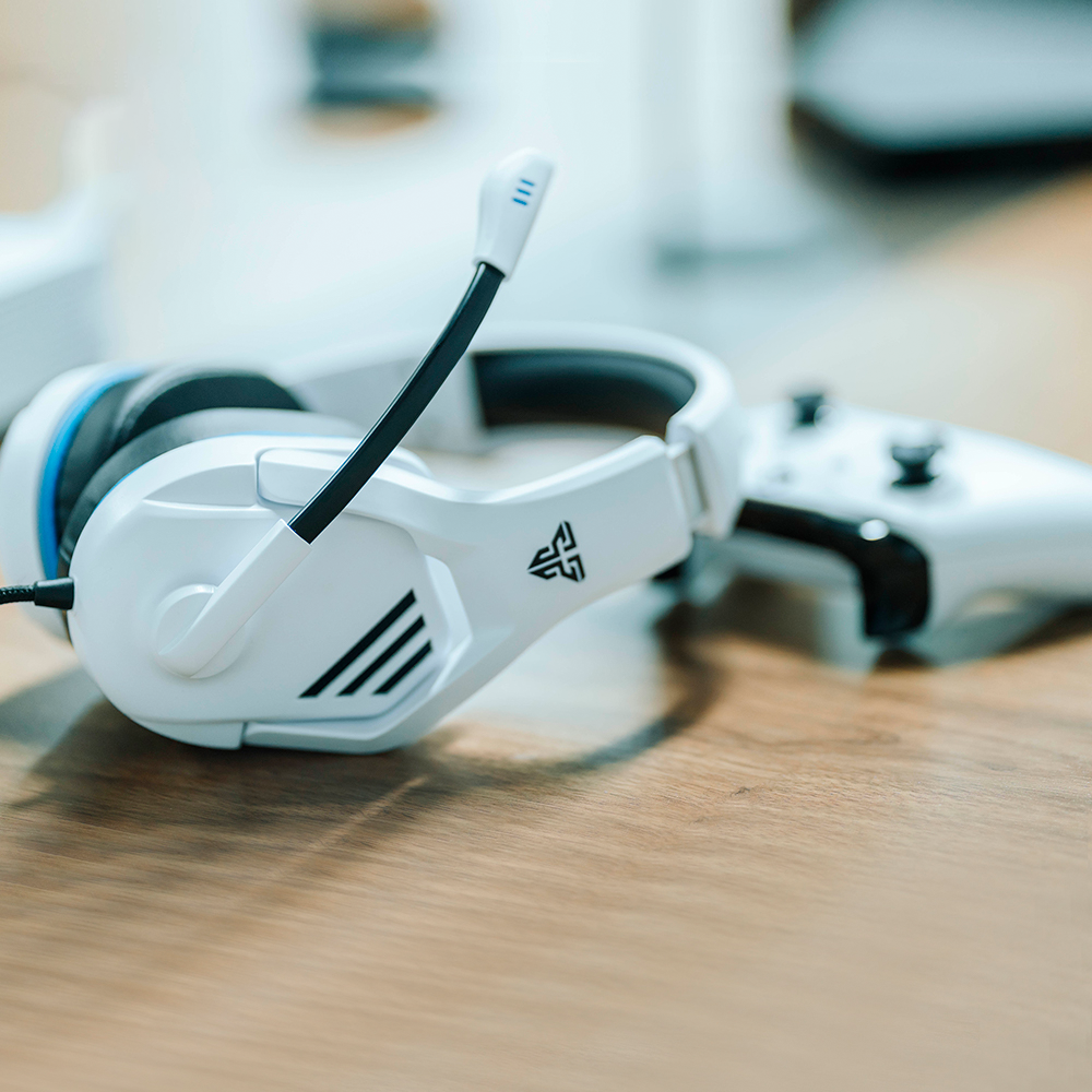 Audífono Gamer Fantech Valor MH86 Blanco conexión jack 3.5m-6