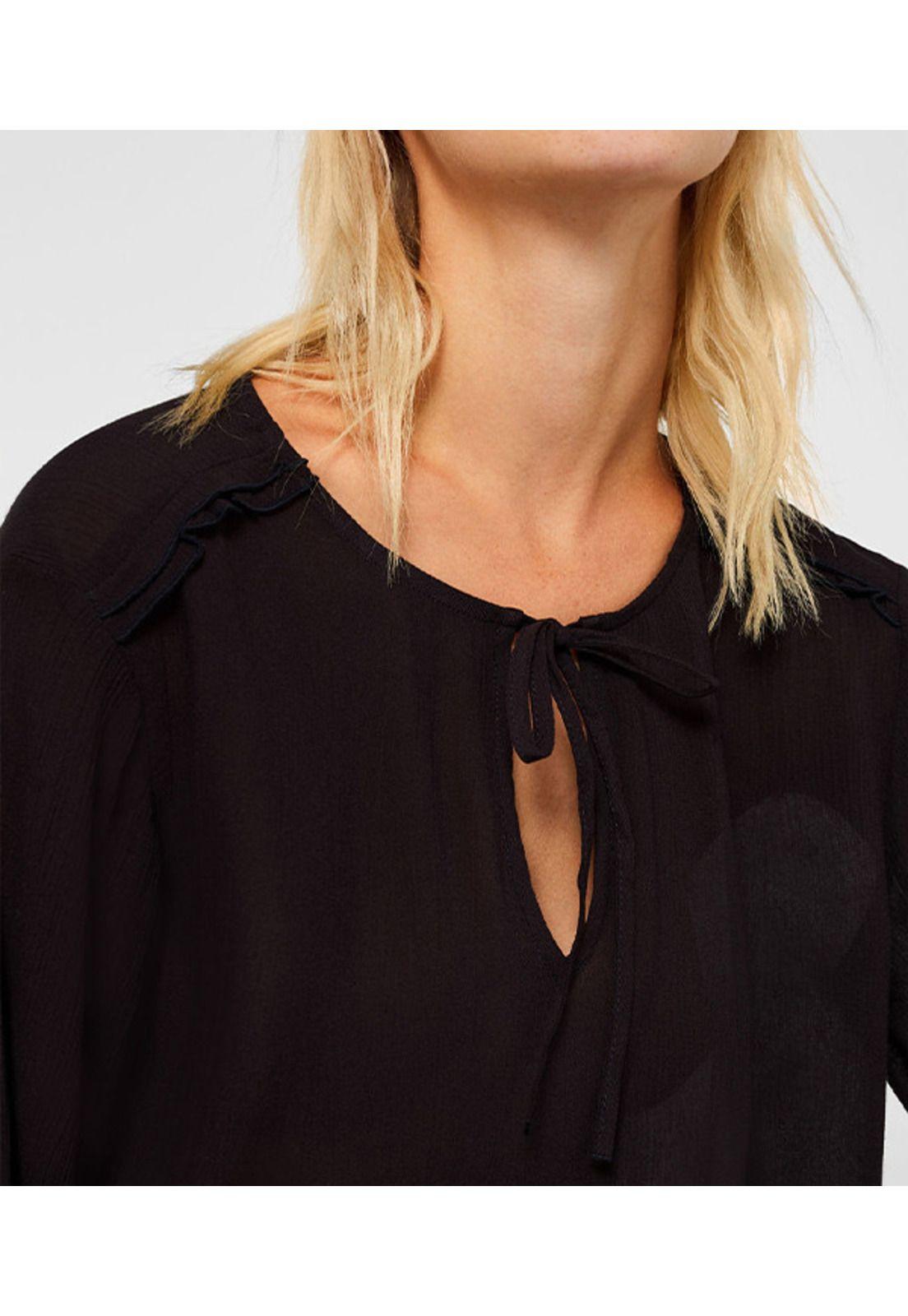 Blusa fruncida fluida con detalles femeninos-1