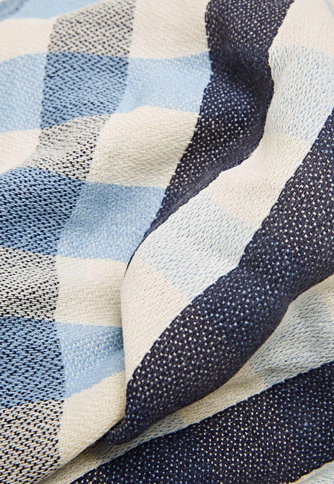 Pañuelo diseño cuadros-4