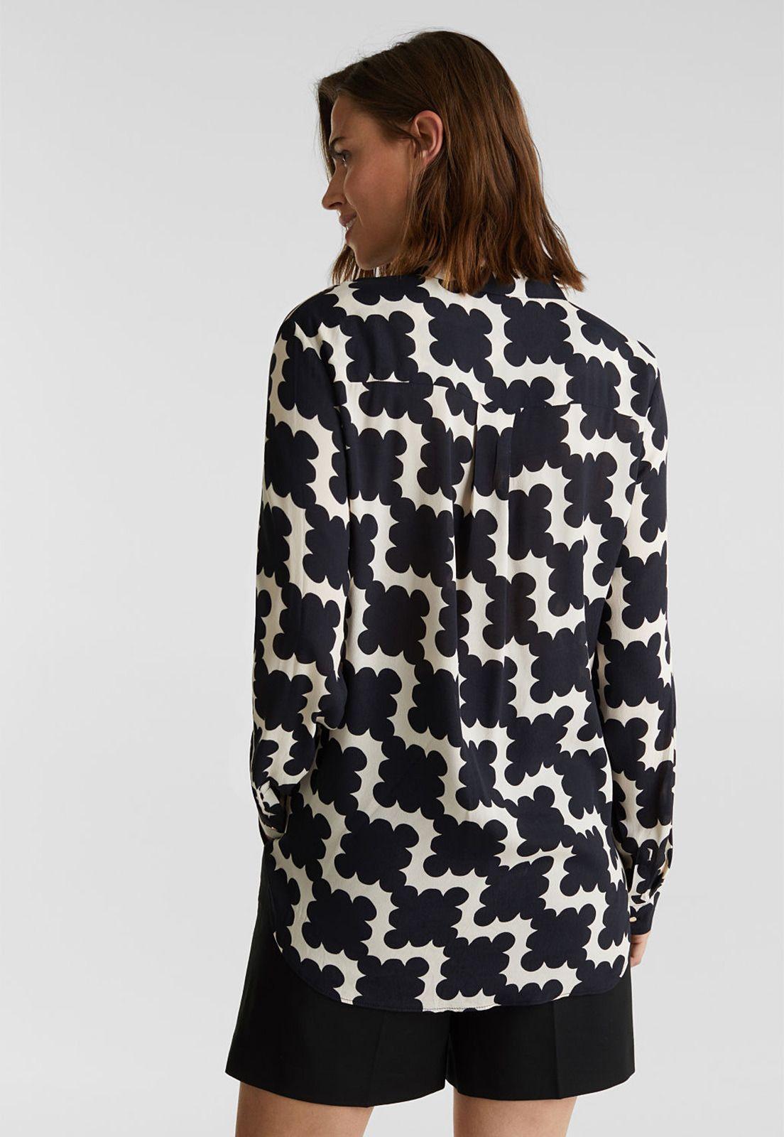 Blusa crepé con moderno estampado-2