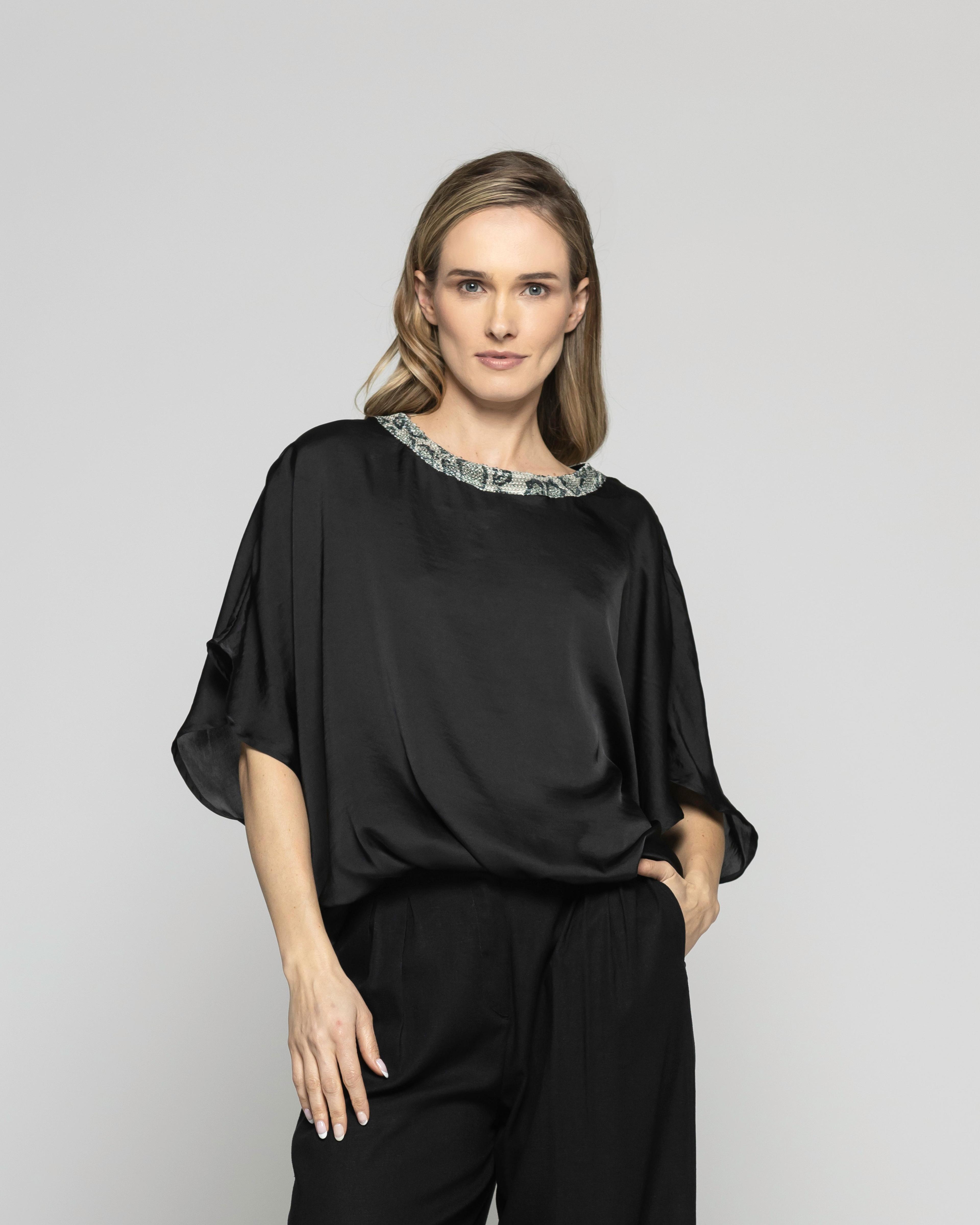 Blusa Mujer Girasol Satinada Detalle Lentejuelas Negra Ludovica-2