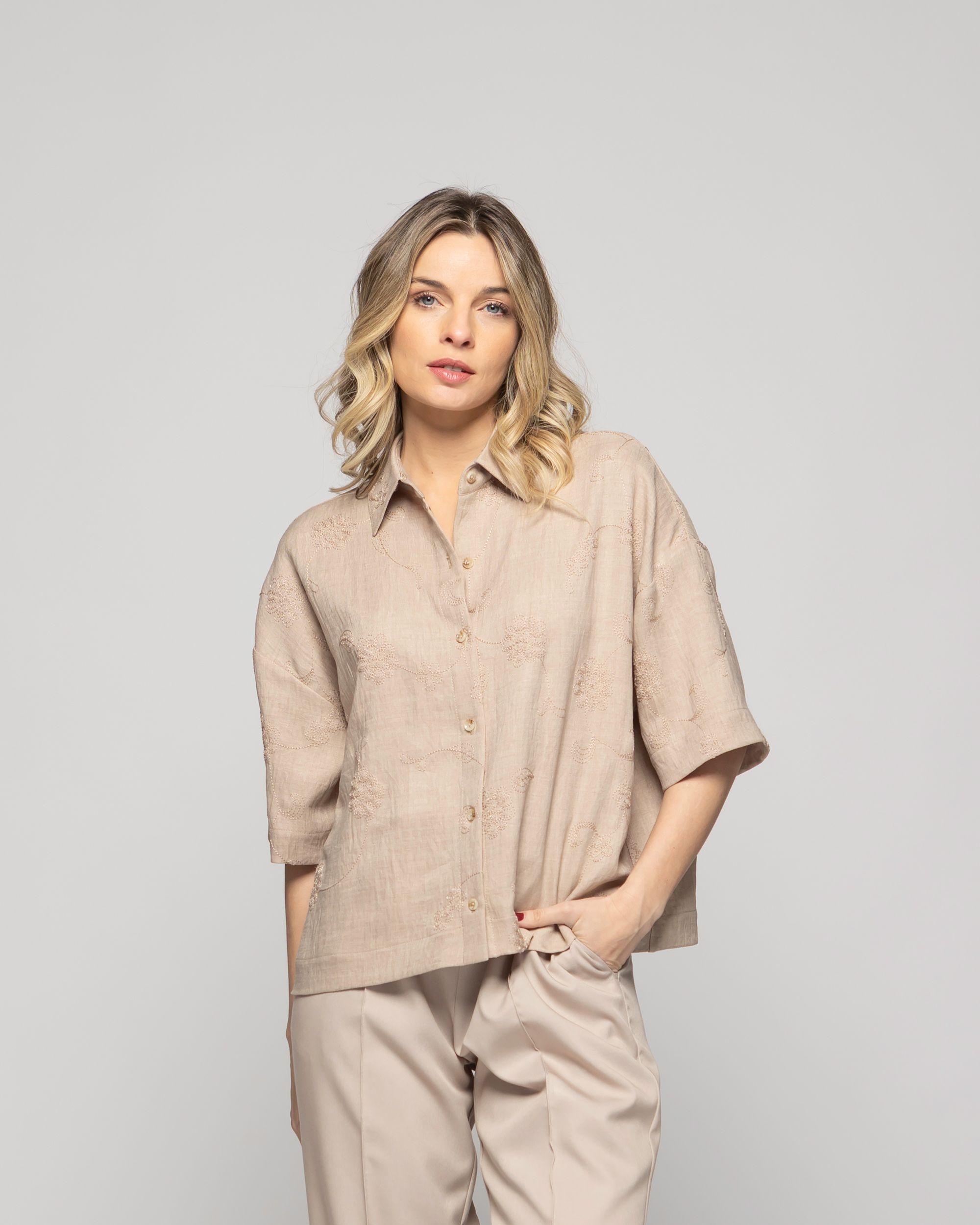 Blusa Mujer Cineraria Camisera Bordada Manga Corta Beige Ludovica-3