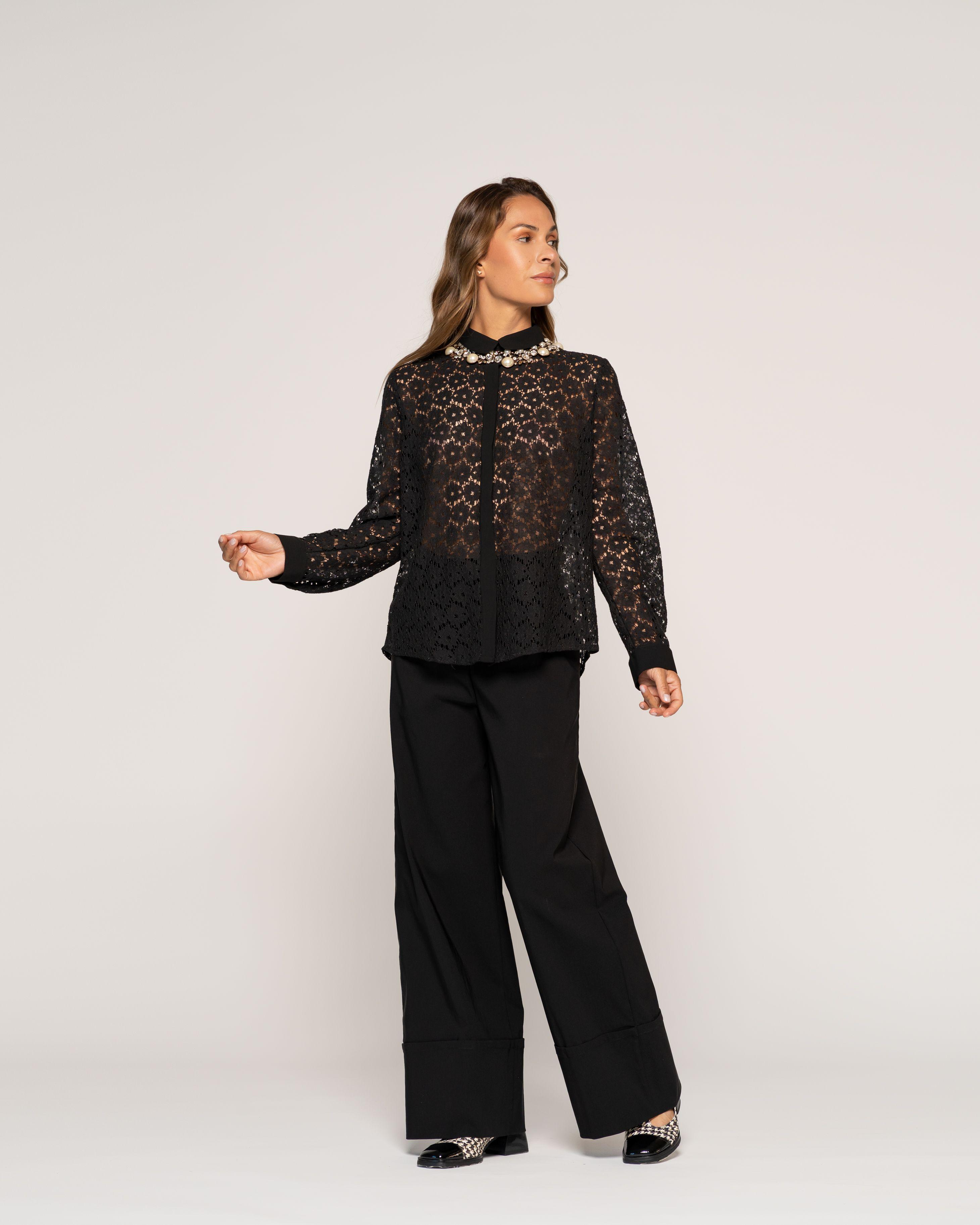 Blusa Alejandra Negro Encaje Cuello en V tipo camisa Manga larga Ajustada Puño tipo camisa Mujer-0