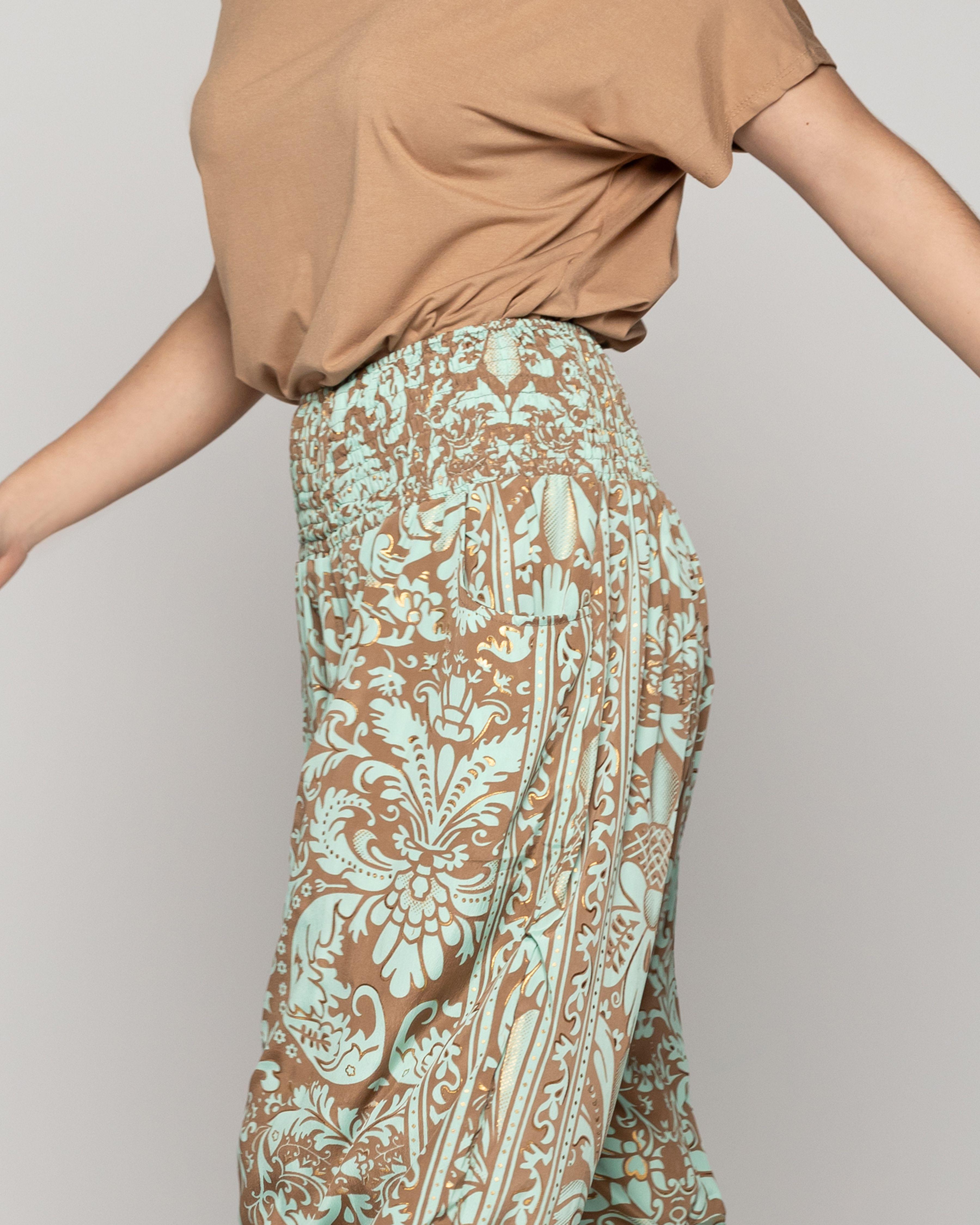 Pantalón Mujer Bombacho Pierangela Estampado Camel Y Verde Agua Con Toques Dorados Lineatre-4