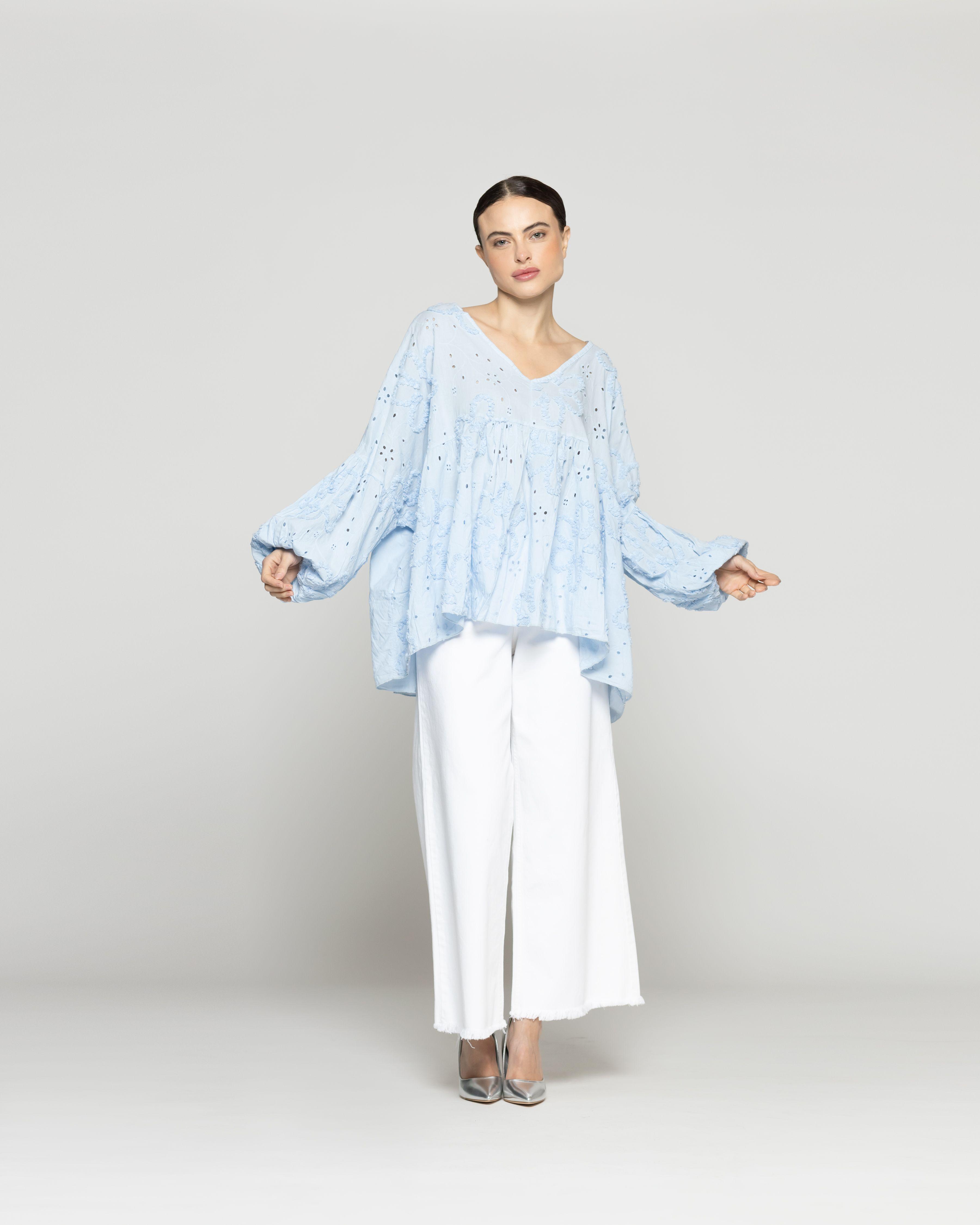 Blusa Mujer Berenice De Algodón Con Broderie Oversized Celeste Lineatre-1