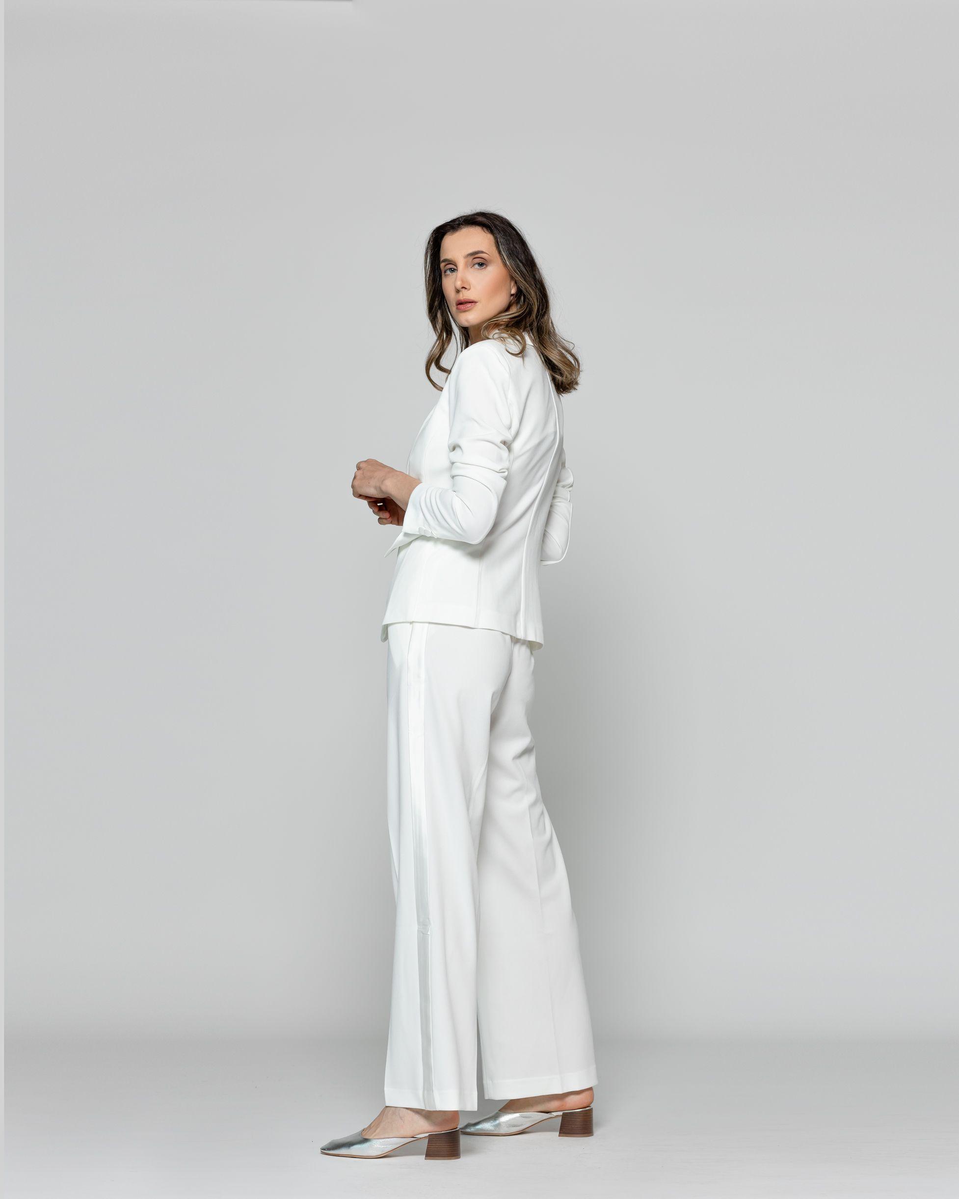 Chaqueta Mujer Tipo Blazer Caterina Con Botón Satinada Blanco Crudo Lineatre-2