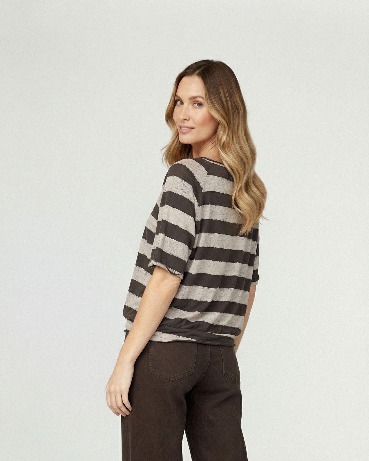 Polera Mujer Paz Overside Cuello Bote Chocolate Lineatre-1