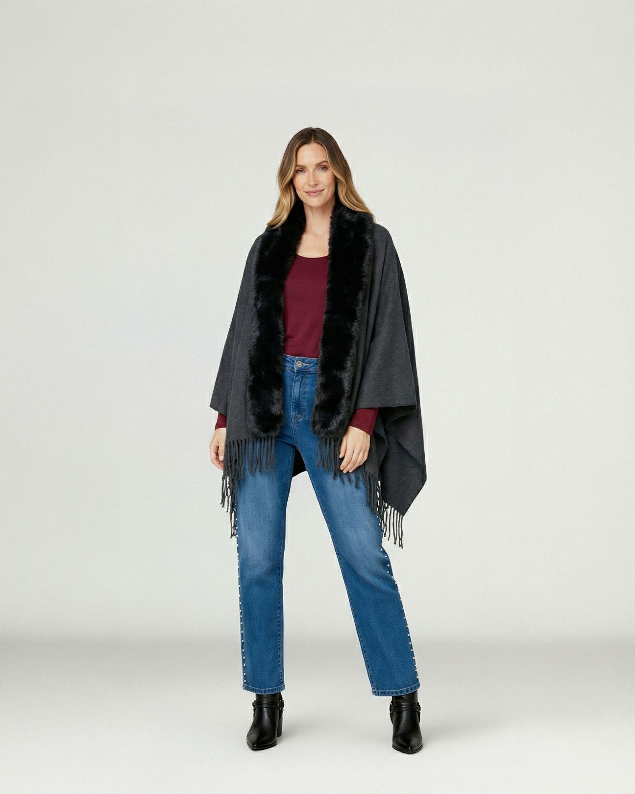 Poncho Mujer Verónica Negro Lineatre-3