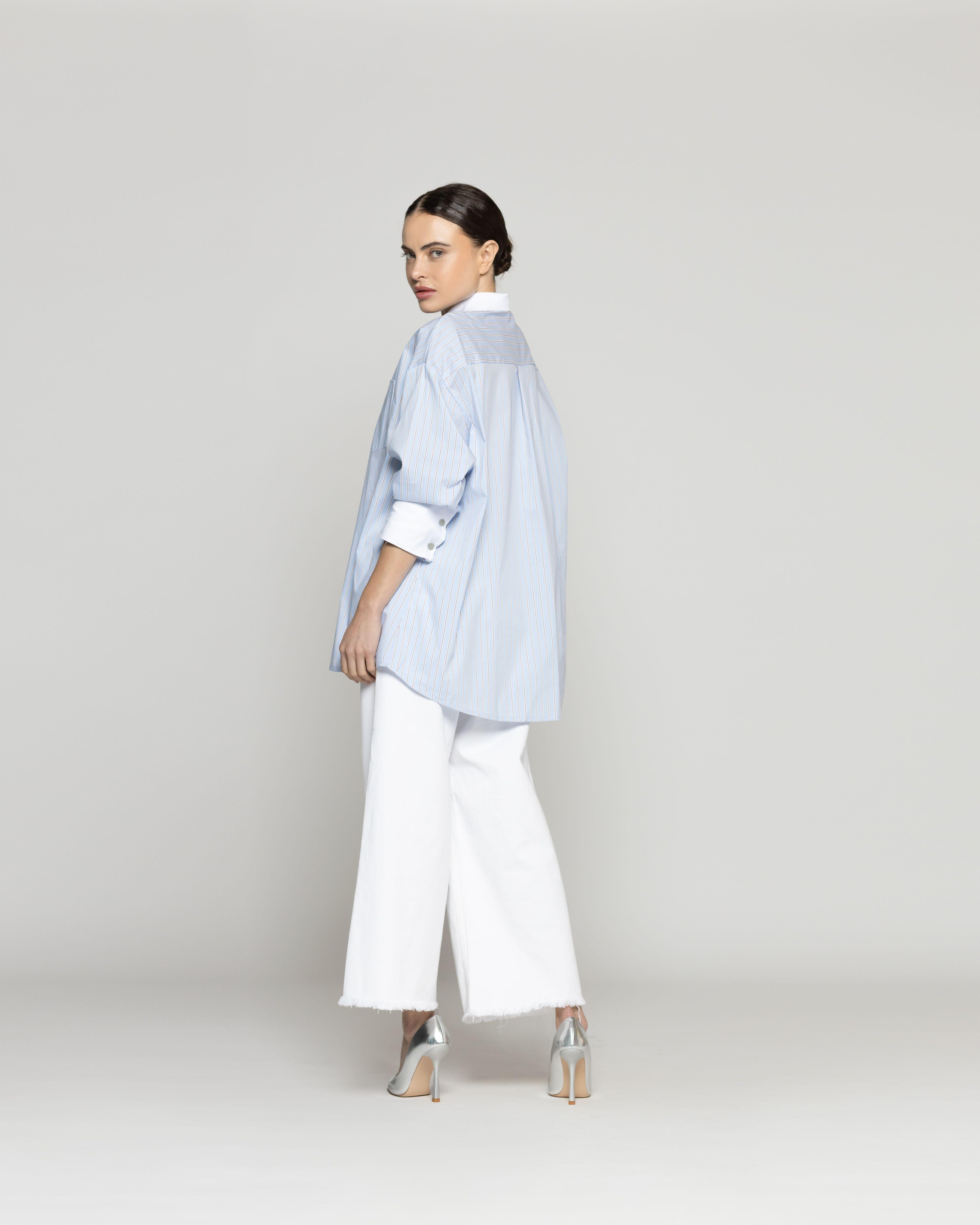 Camisa Mujer Leila Oversize Con Cuello Y Puño Blanco A Rayas Celeste Lineatre-3