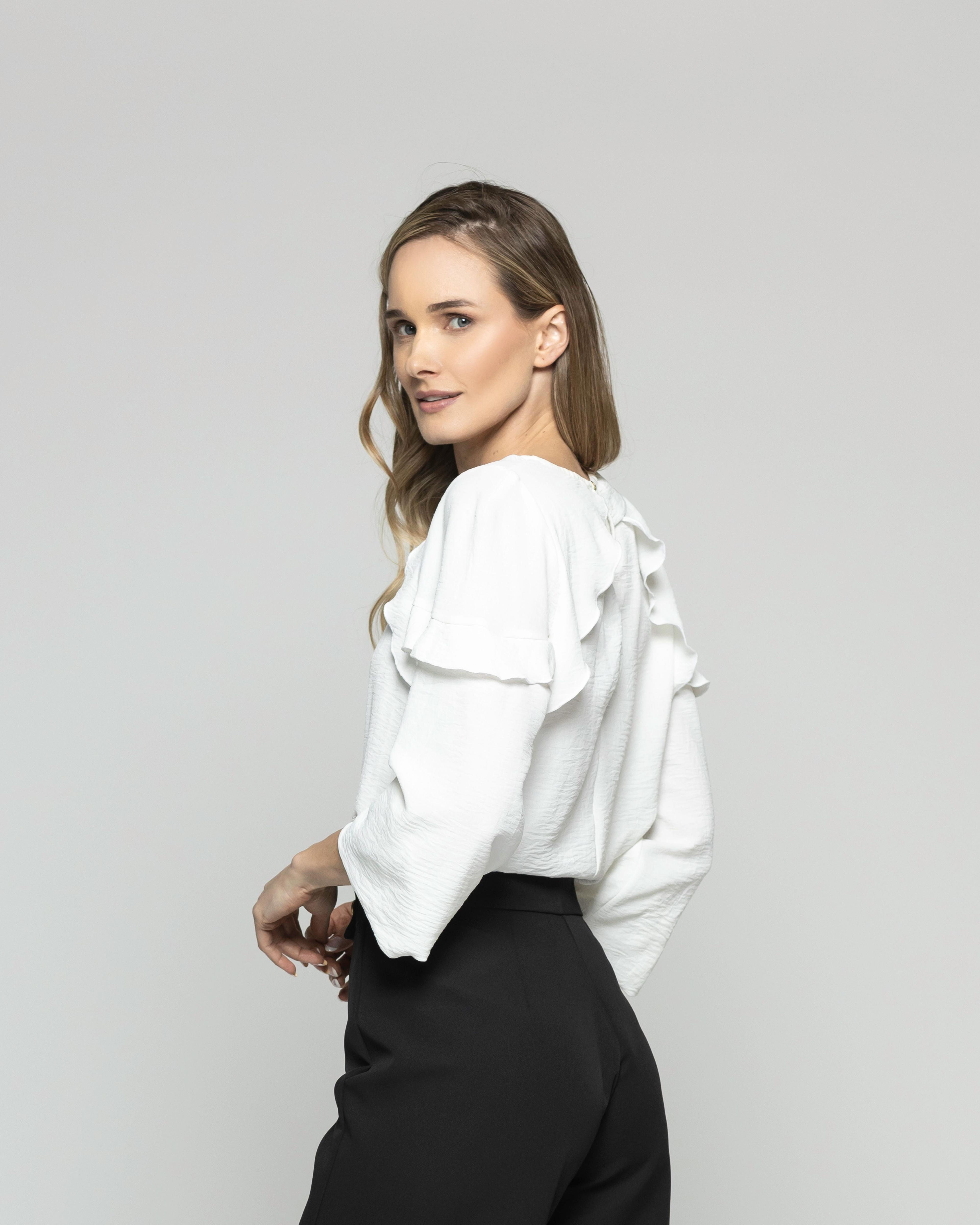 Blusa Mujer Eucomis Escote V Volantes Mangas 3/4 Blanca Crudo Ludovica-6