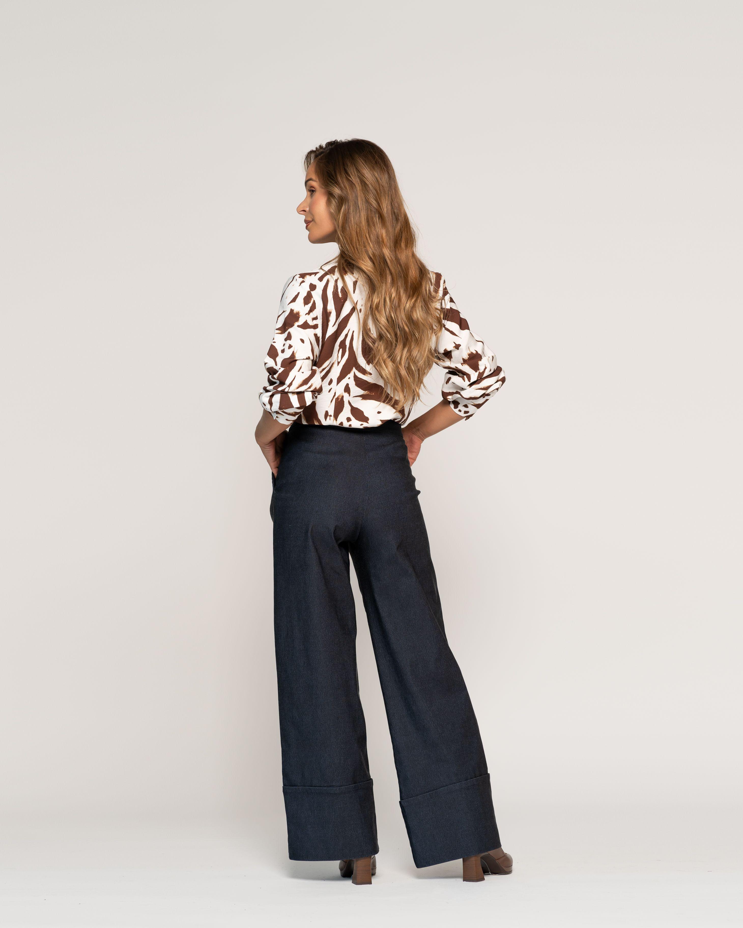 Blusa Ana Café Ajustada Cuello V Manga Larga Café Serafina Ludovica-2