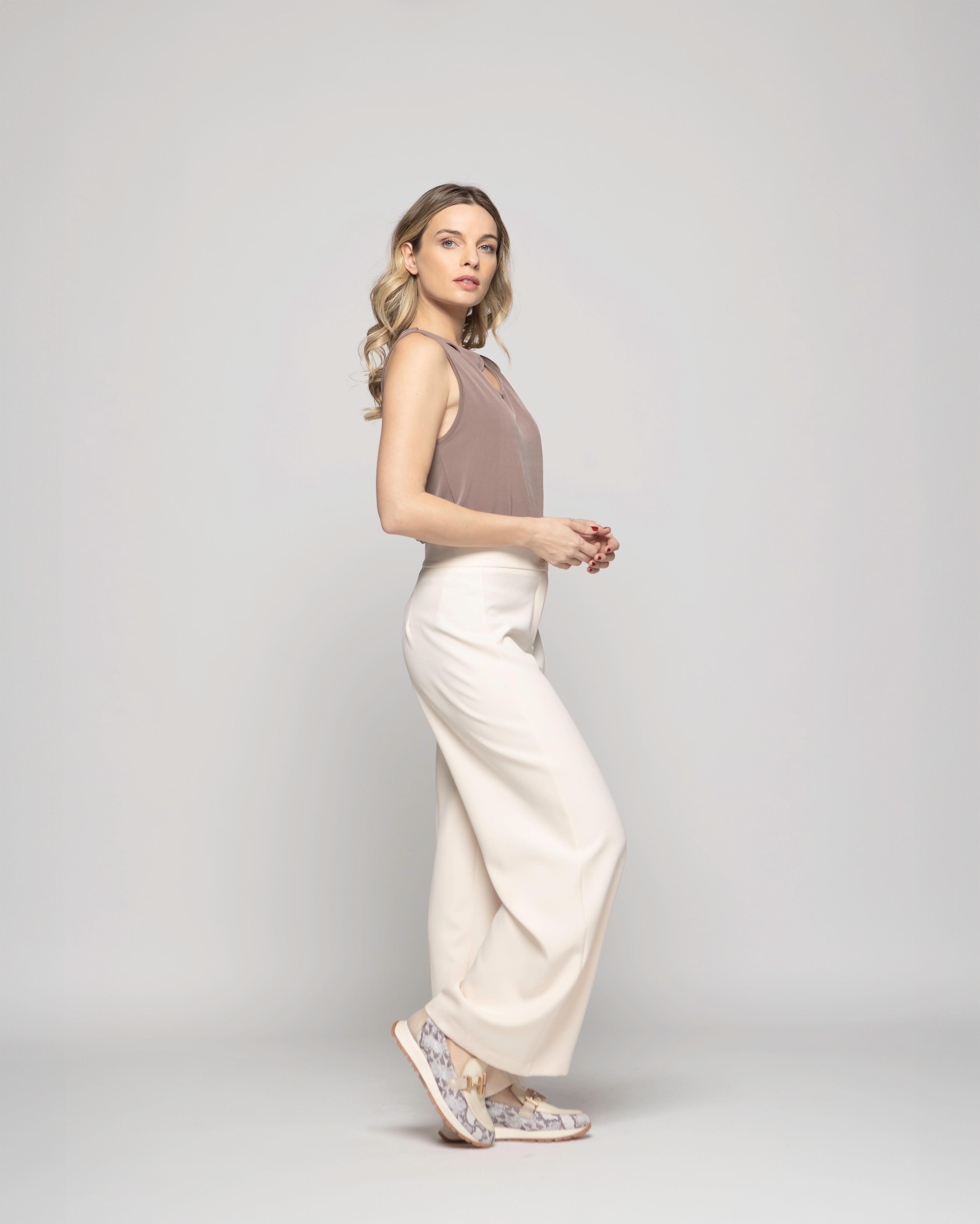 Polera Mujer Narciso Escote Medialuna Sin Mangas Café Taupe Ludovica-2