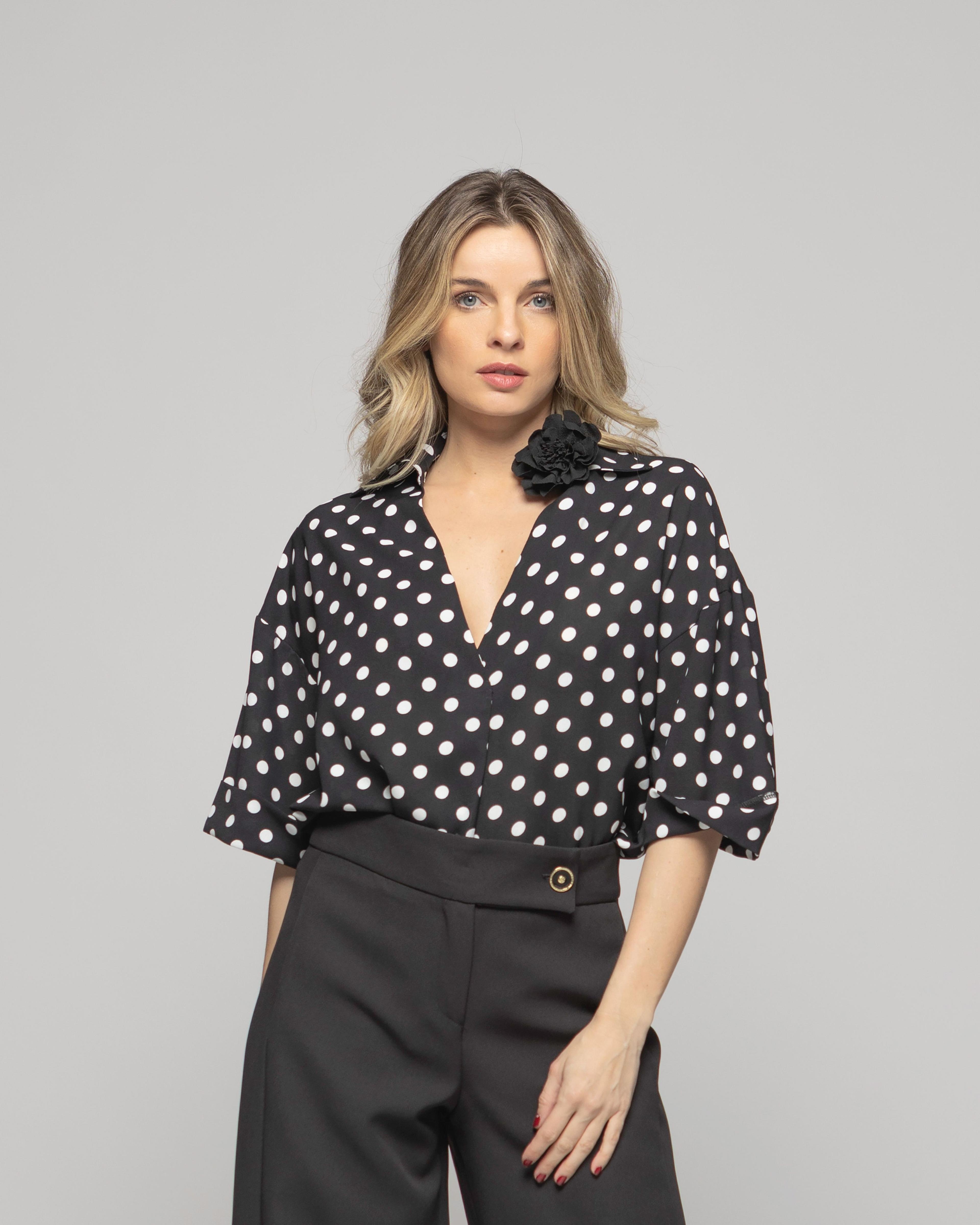 Blusa Mujer Brionia Escote V Estampado Lunares Blancos Negra Ludovica-3