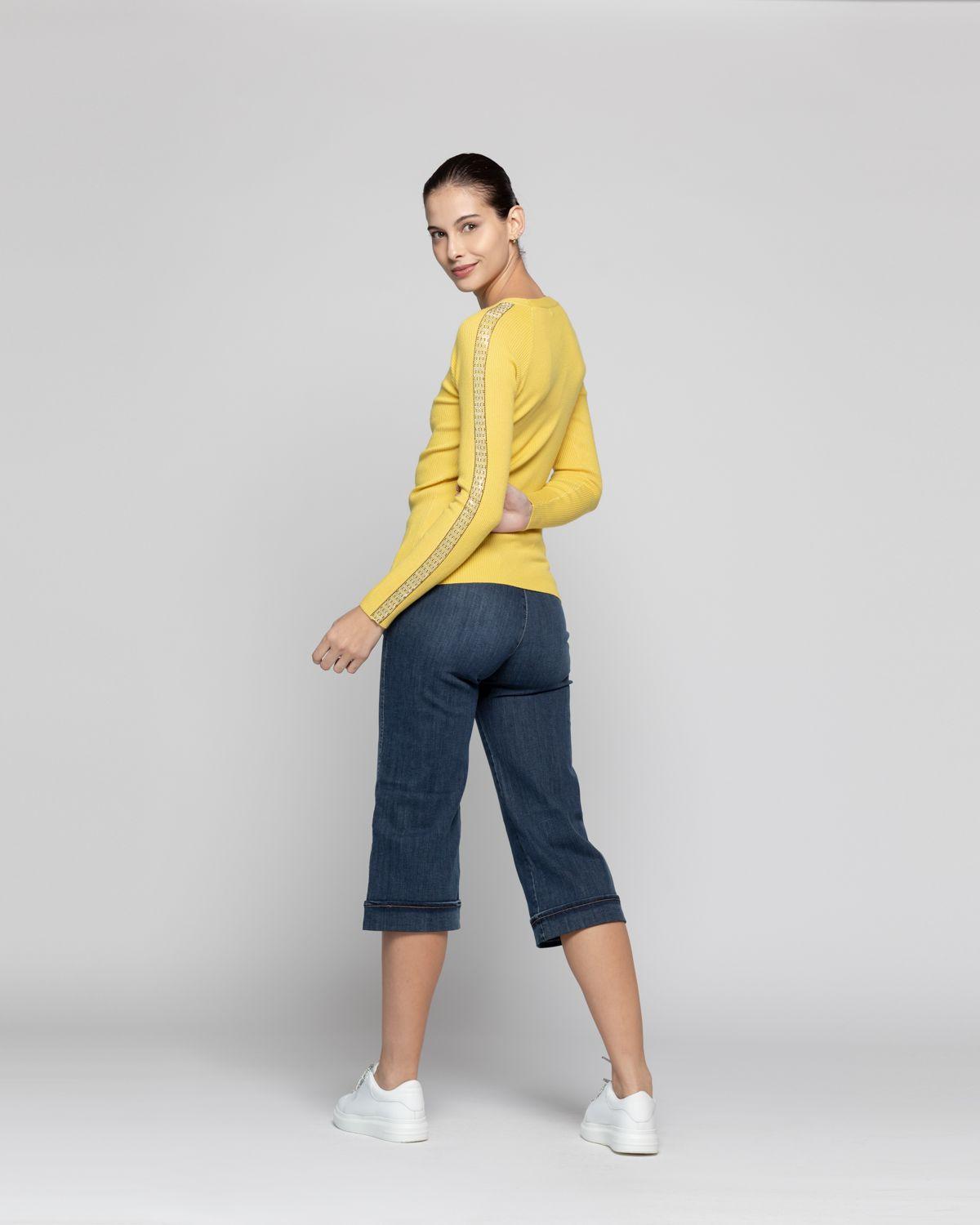 Sweater Mujer Anahí cuello V Mostaza Lineatre-2