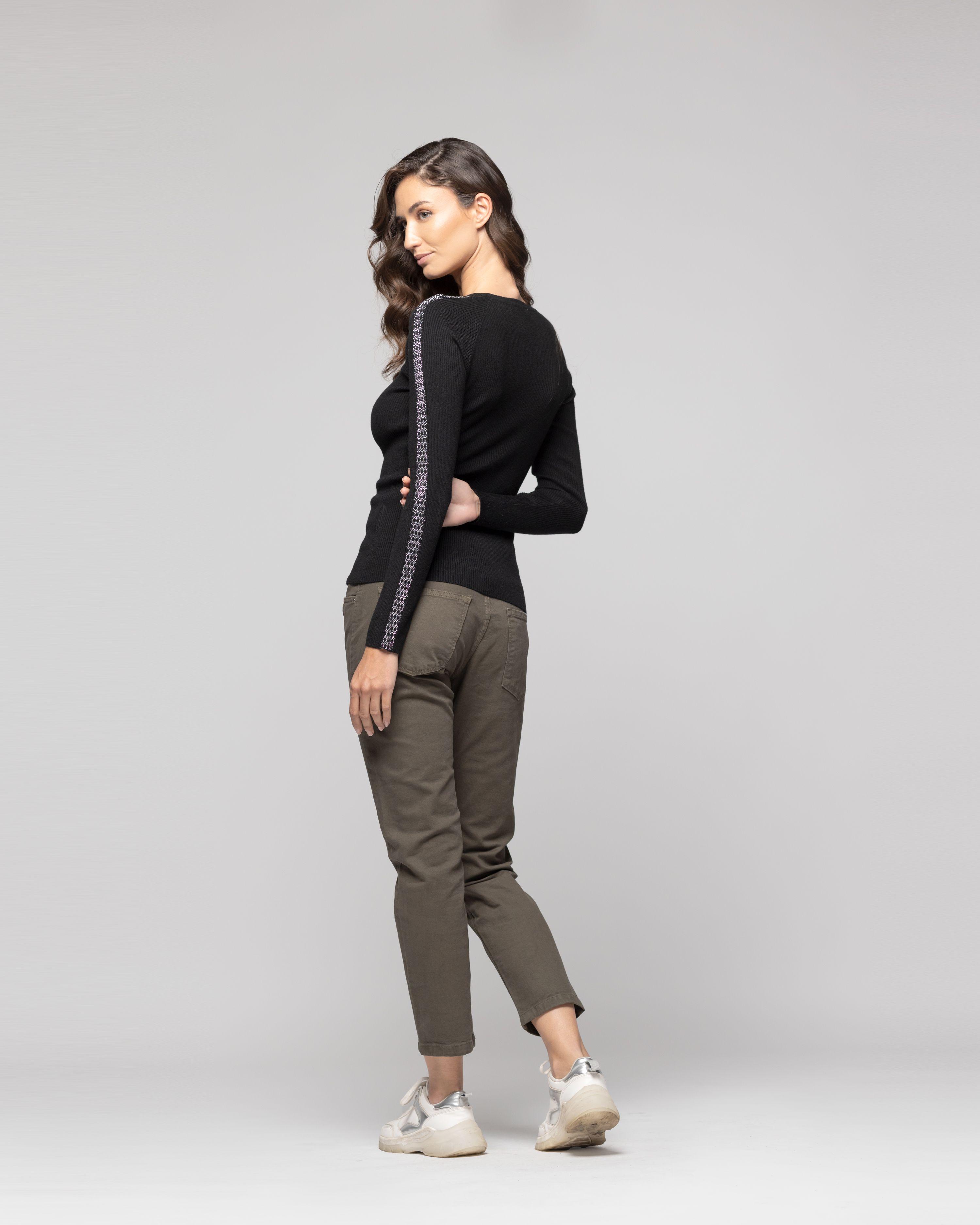 Sweater Mujer Anahí cuello redondo Negro Lineatre-2