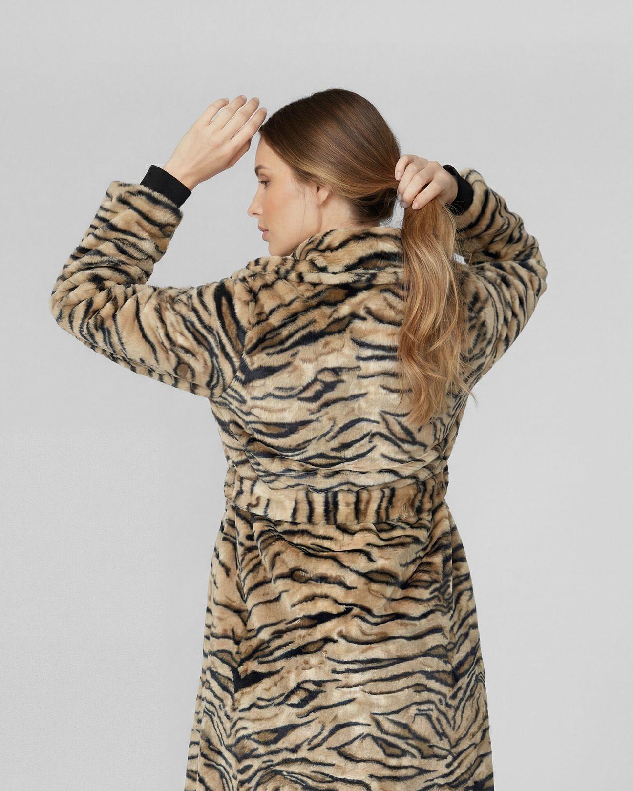 Abrigo Mujer Bianca Relaxed Fit Cuello Con Solapa Manga Caida Beige Lineatre-2