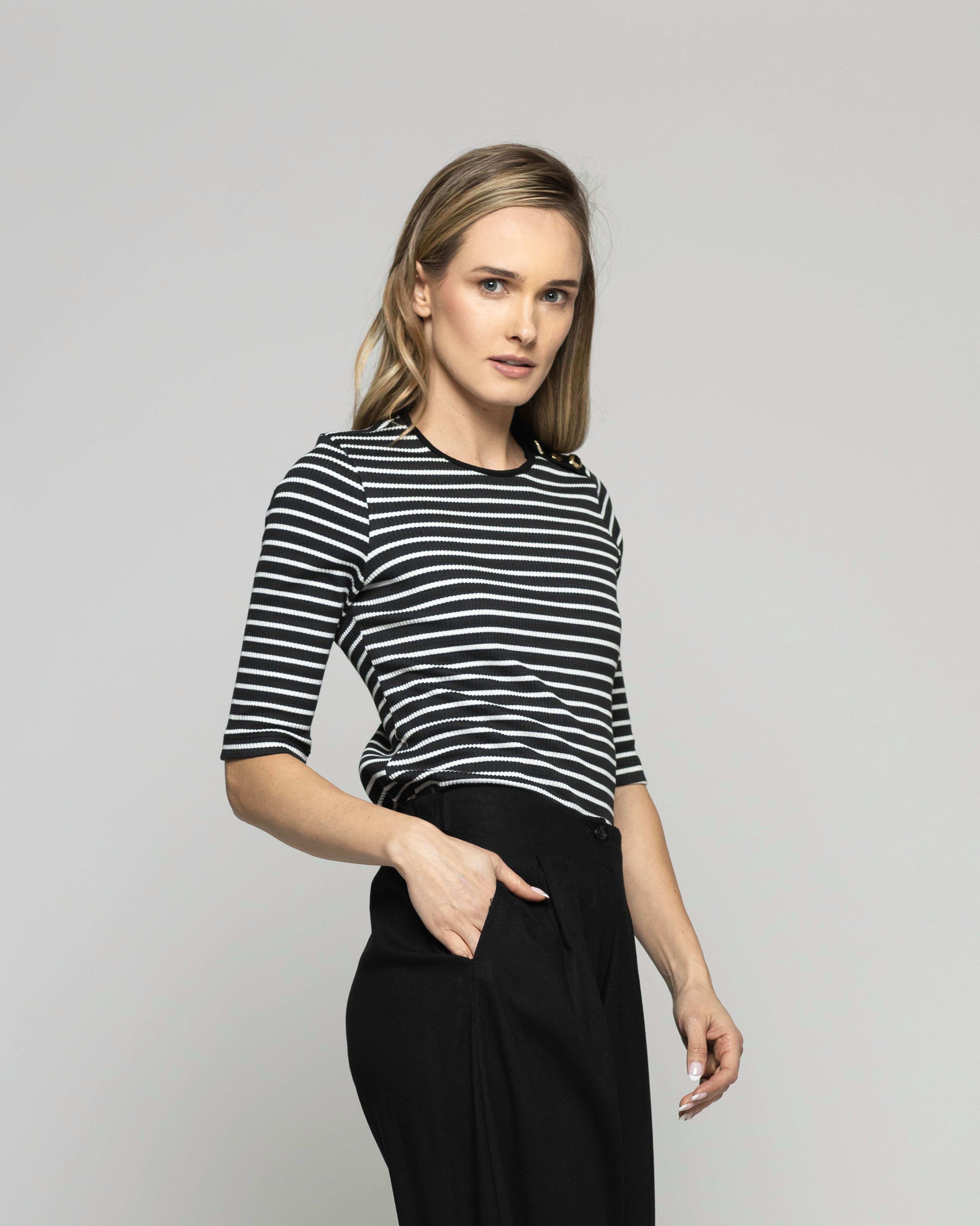 Polera Mujer Orquídea Escote Redondo Manga 3/4 Rayas Blancas Negra-1
