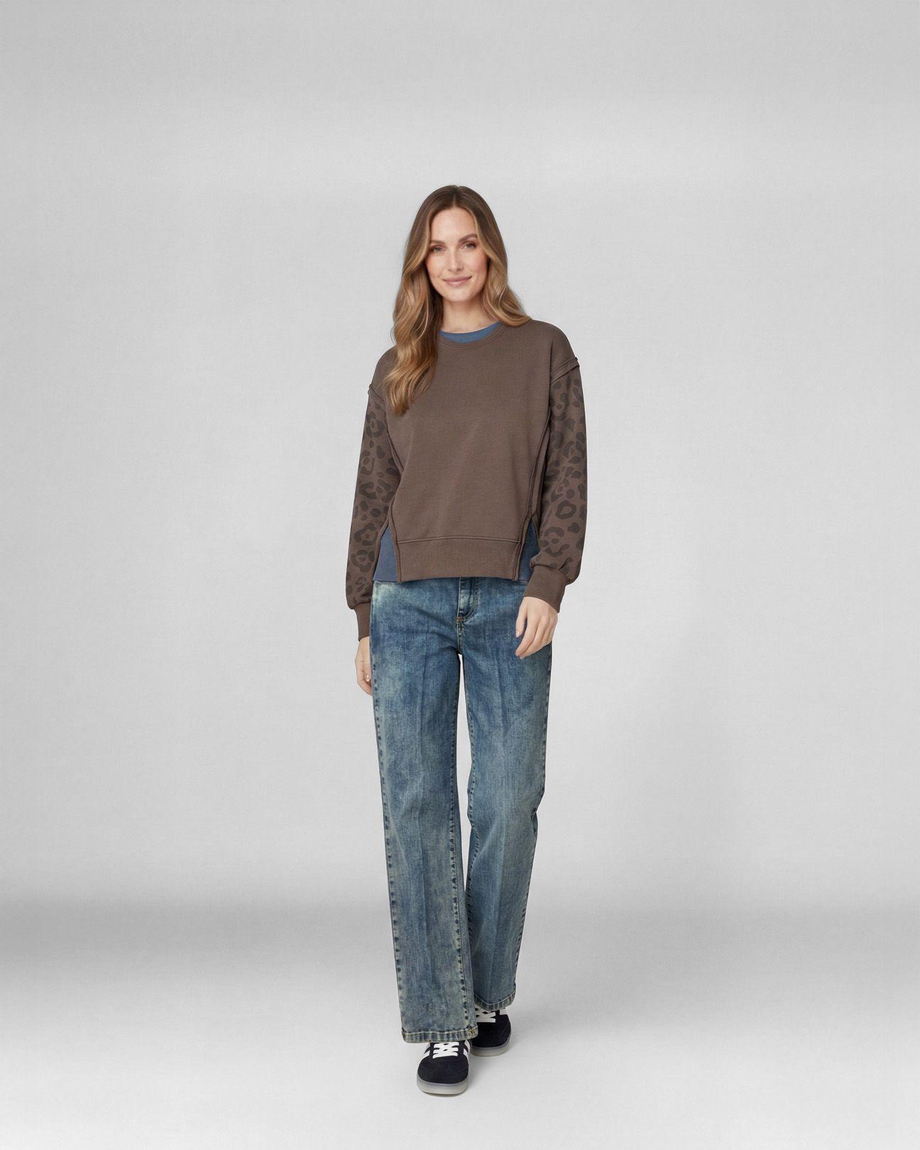 Poleron Mujer Soledad Overside Cuello Redondo Manga Caída  Chocolate Lineatre-3