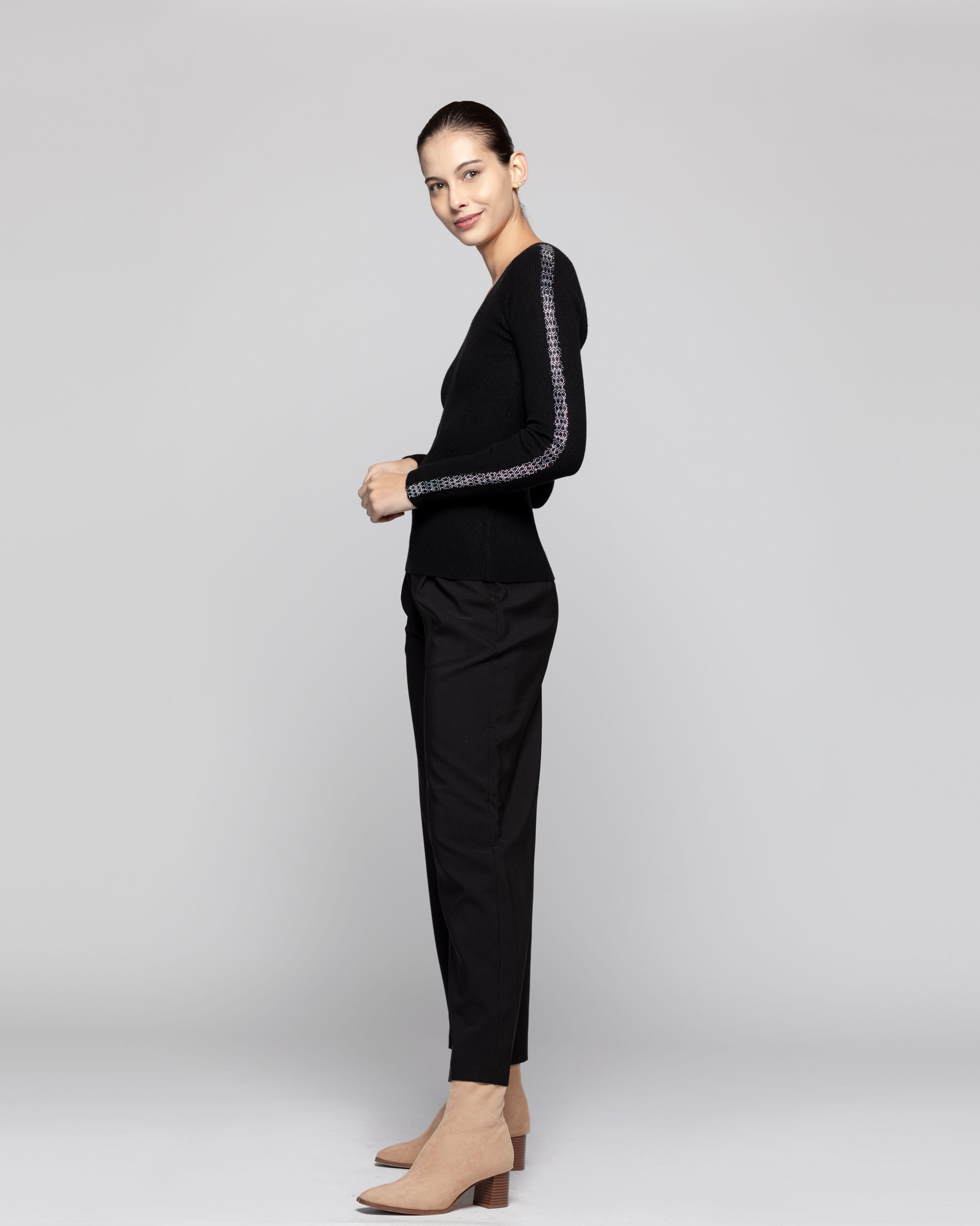 Sweater Mujer Anahí cuello V Negro Lineatre-1