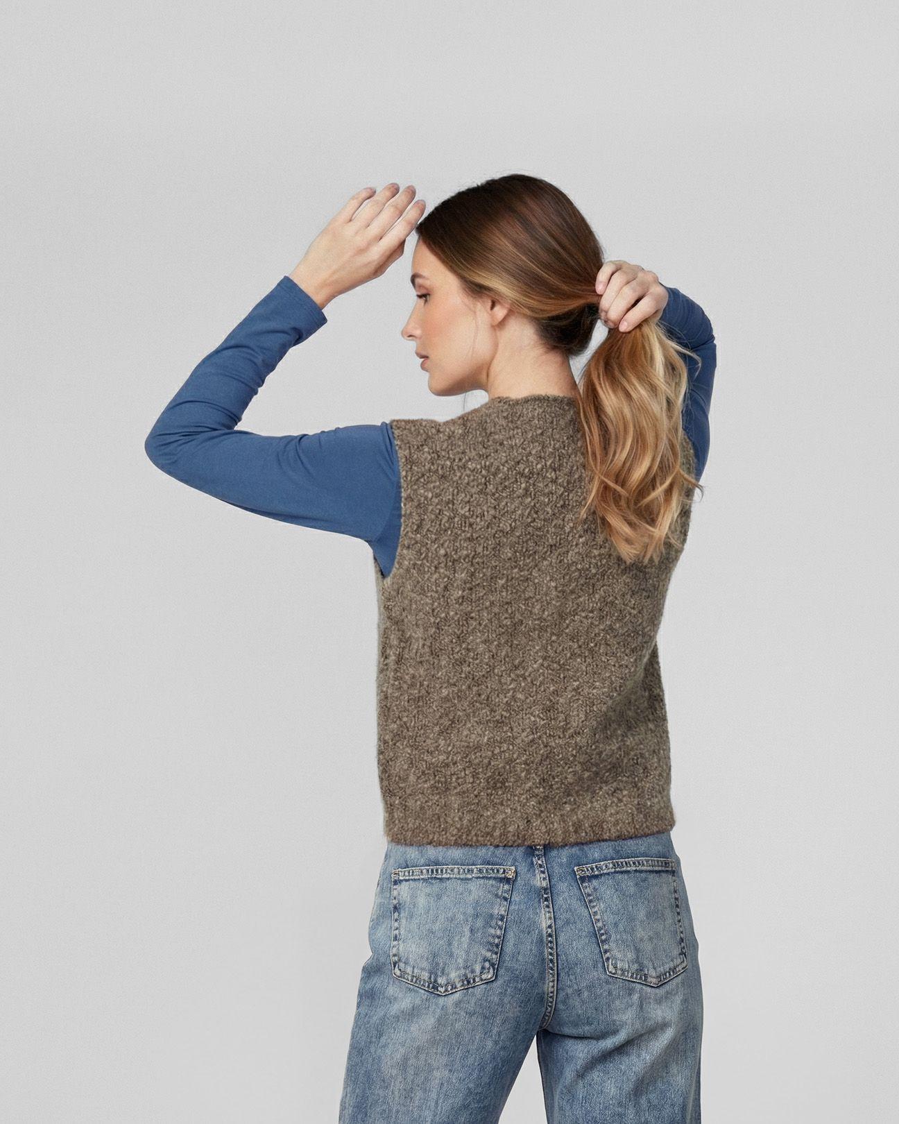 Gillet Mujer Fernanda Relaxed Cuello En V Fango Lineatre-2