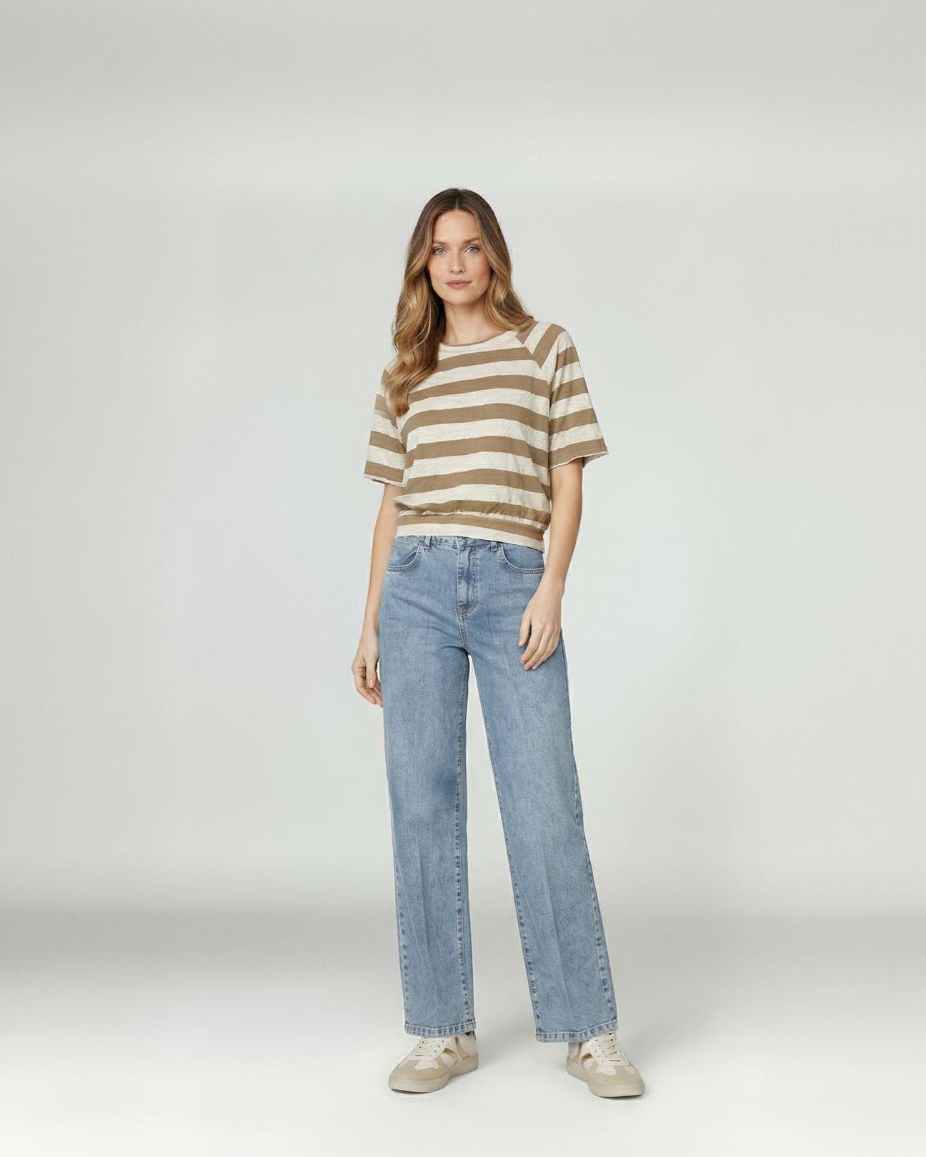 Polera Mujer Paz Overside Cuello Bote Manga Caida Camel Lineatre-3