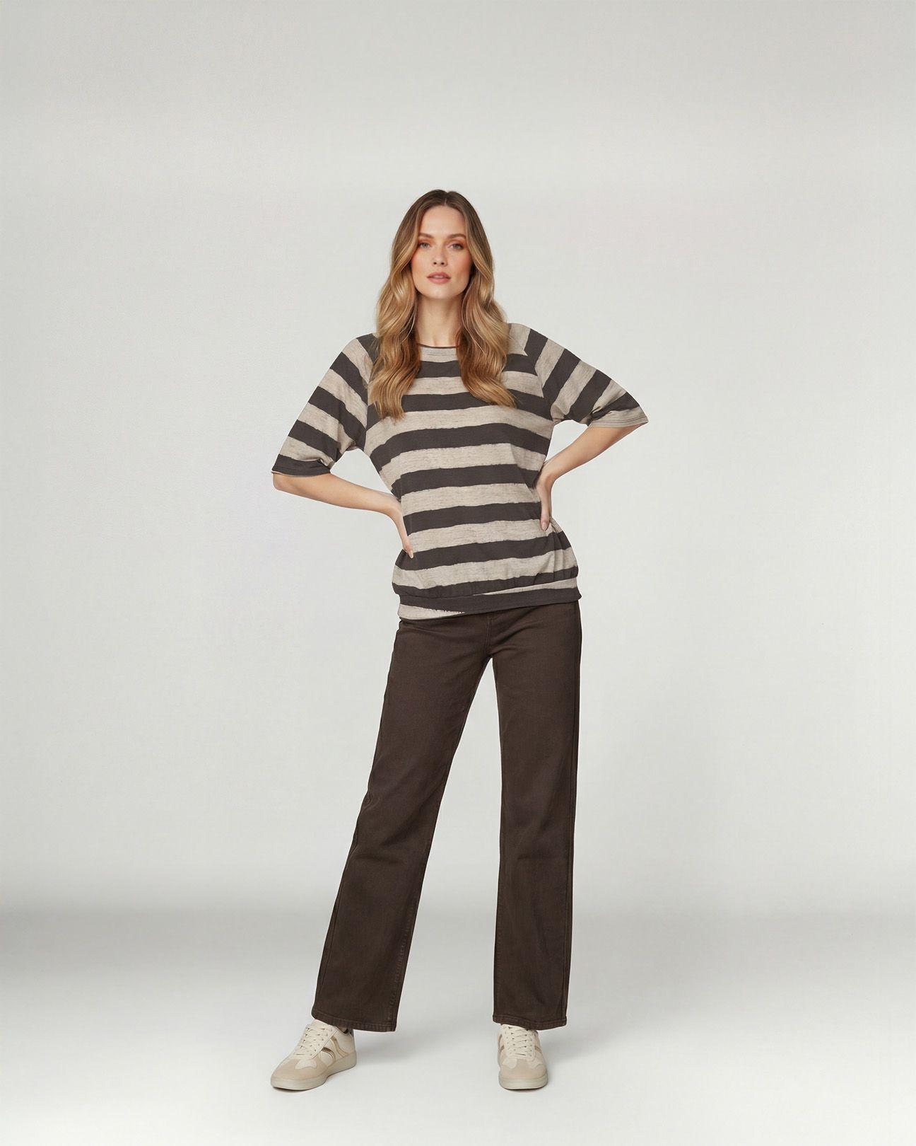 Polera Mujer Paz Overside Cuello Bote Manga Caida Chocolate Lineatre-3