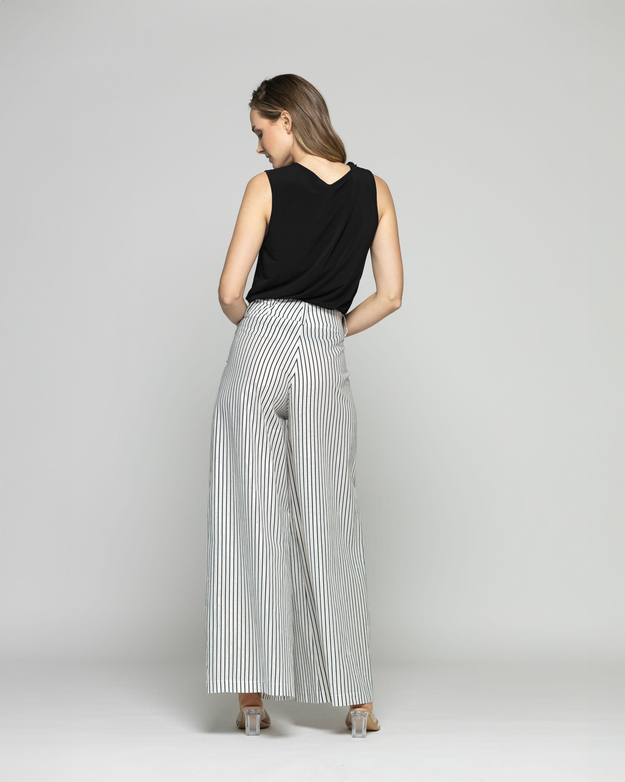 Polera Mujer Narciso Escote Medialuna Sin Mangas Negra Ludovica-6