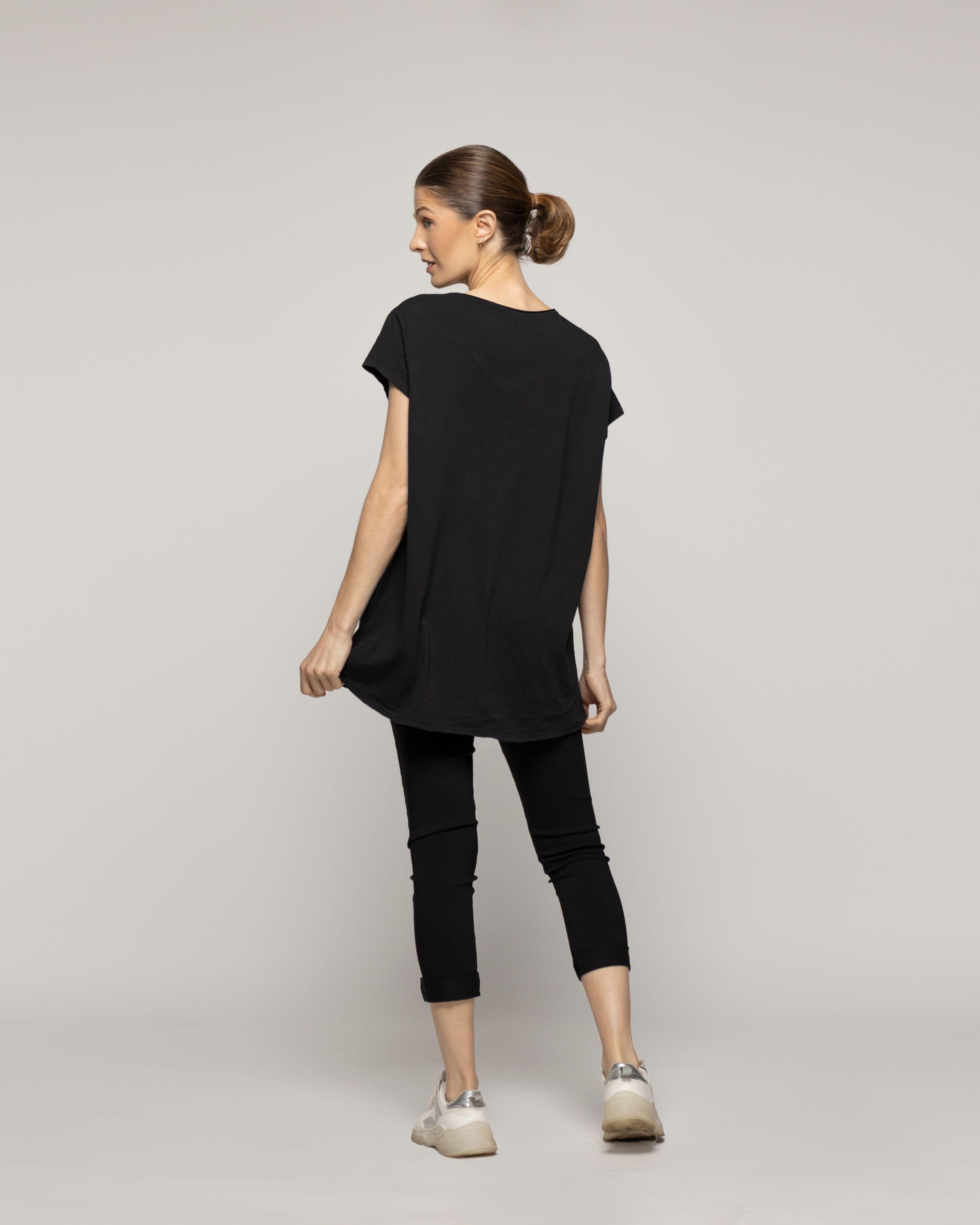 Polera Mujer Odelia Estampado Íconos Retro Negra Lineatre-2
