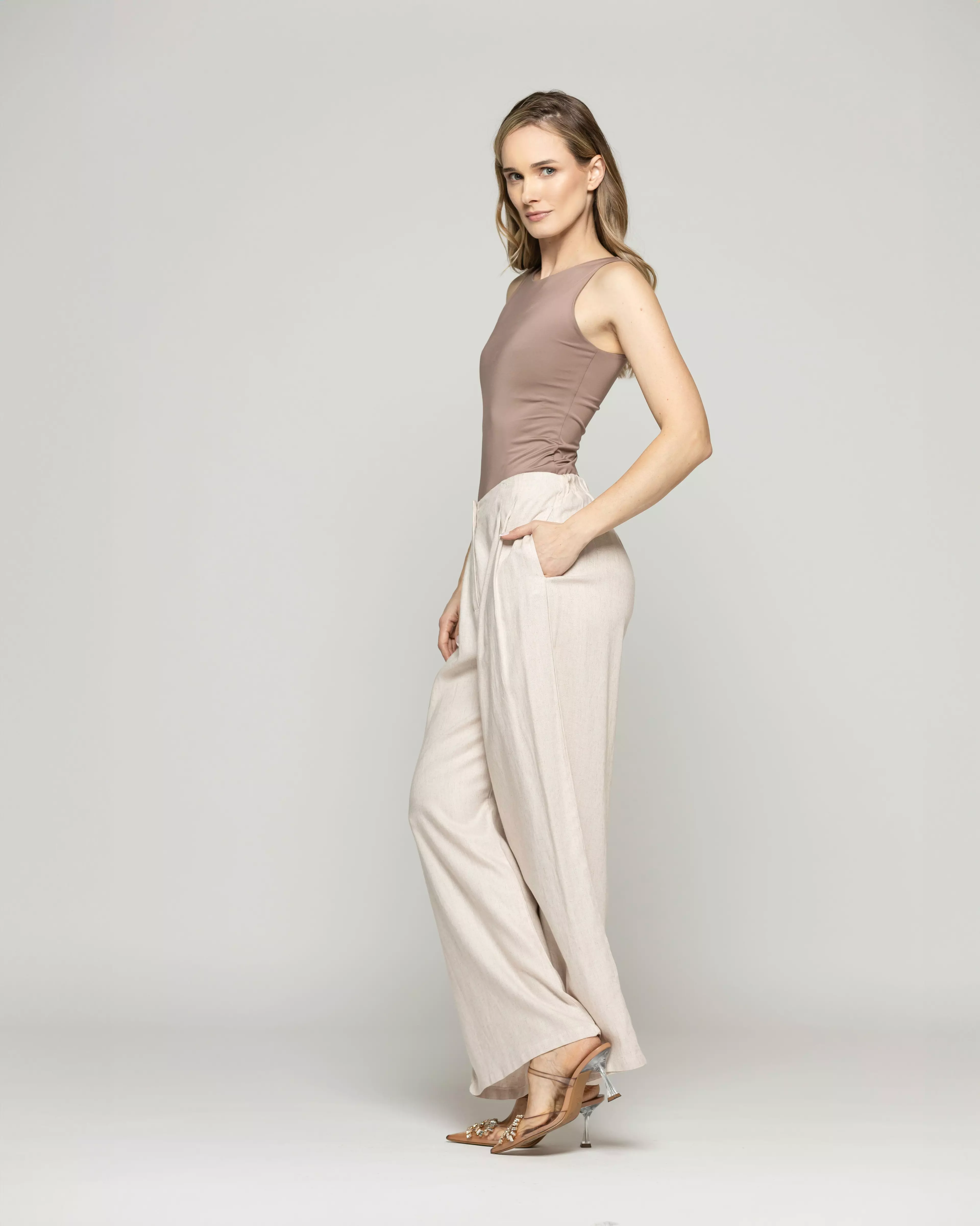 Pantalón Mujer Silene Viscosa Con Pinzas Natural Ludovica-1