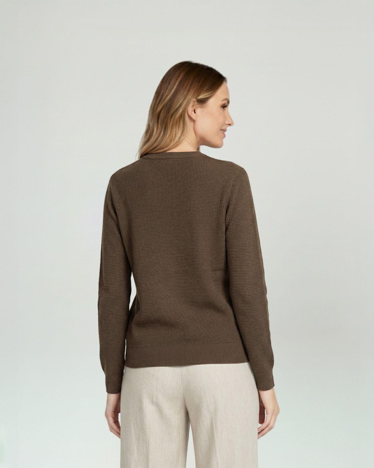 Sweater Mujer Renata Relaxed Cuello Redondo Manga Caída Chocolate Lineatre-1