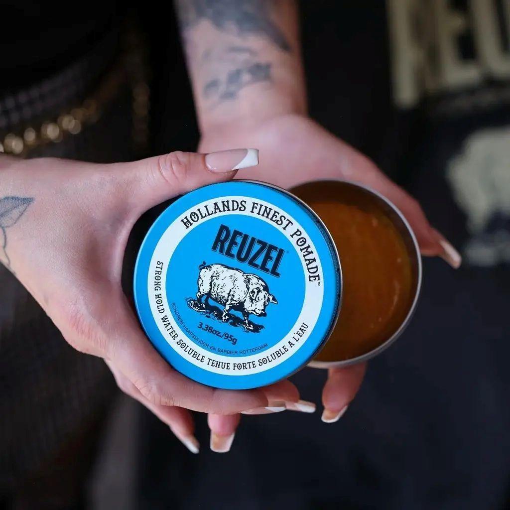 Pomada Reuzel Azul Fijaci n Fuerte a Base de Agua Efecto Mojado 95g-2
