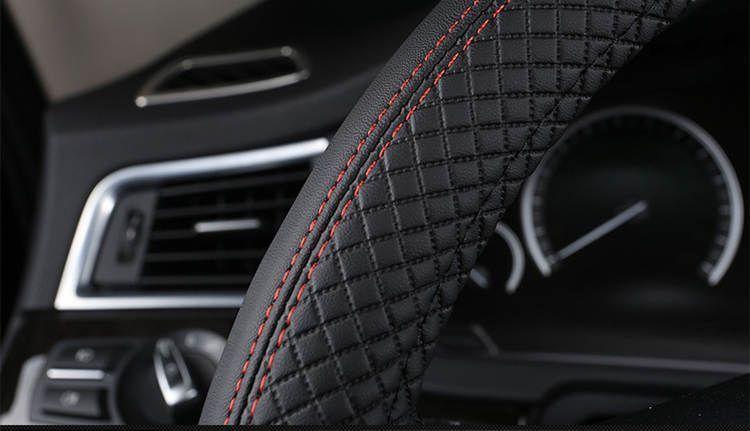 CUBRE VOLANTE PREMIUM ECOCUERO NEGRO CON COSTURA ROJA-3