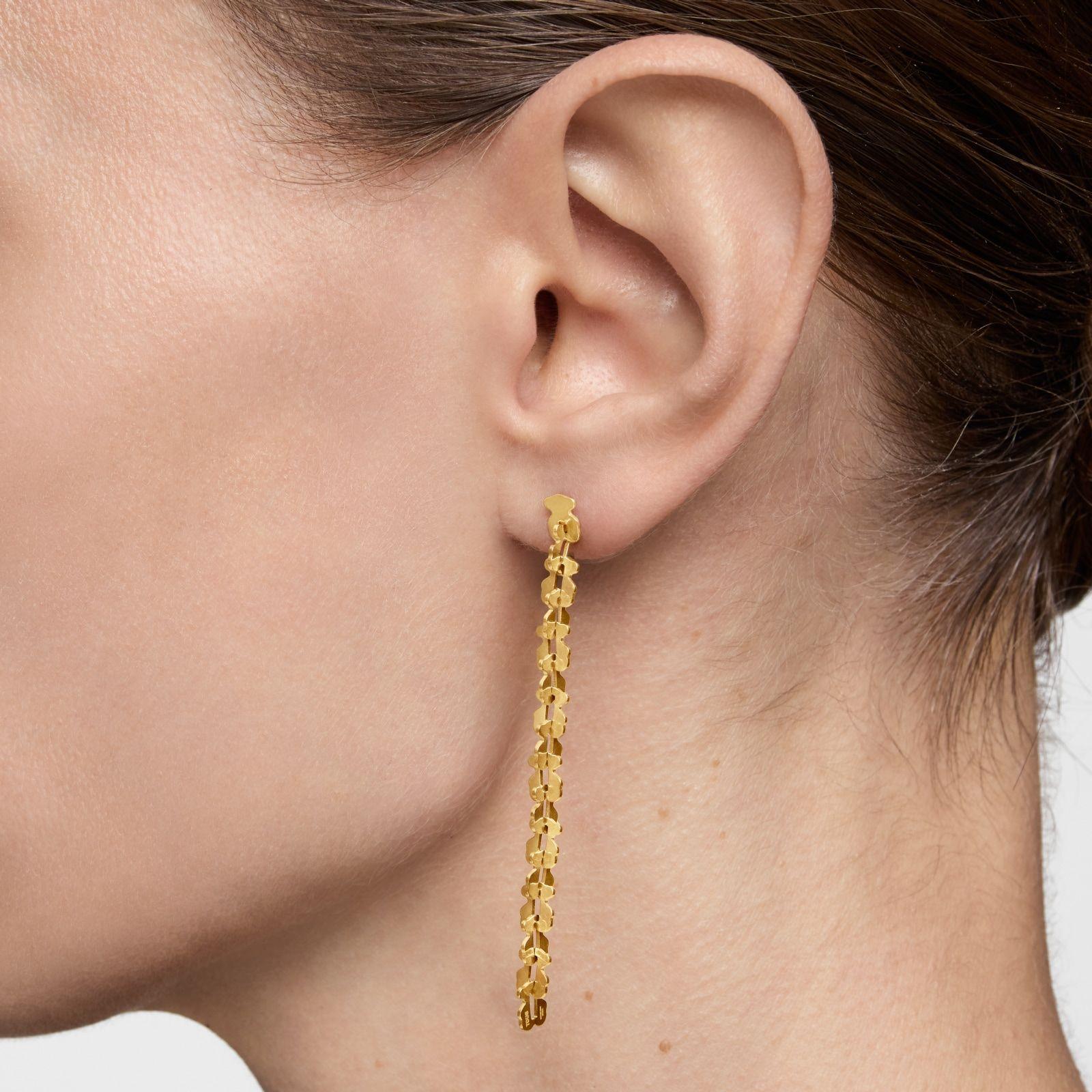 Pendientes largos de acero en color dorado con motivos oso Carrusel-5