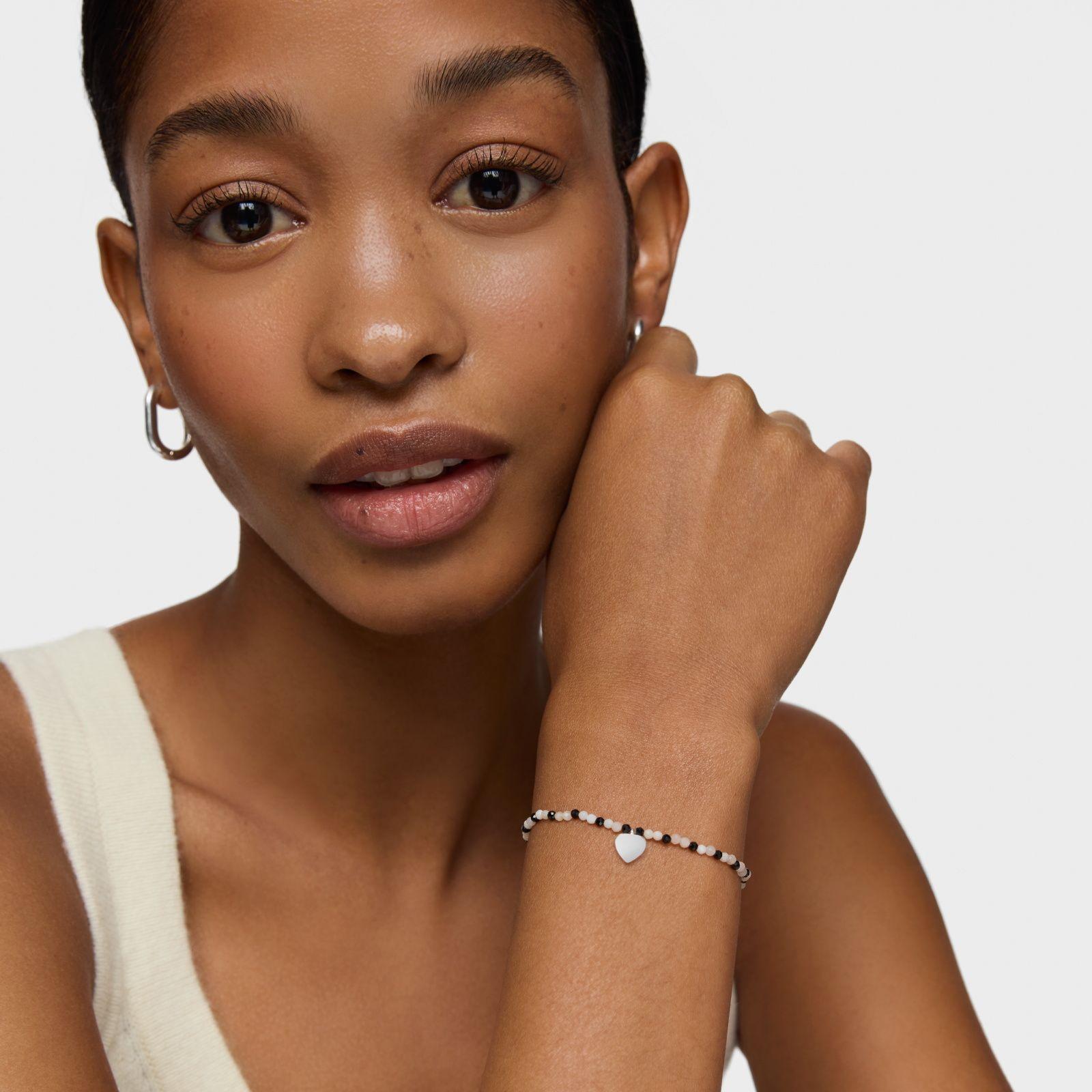 Pulsera elástica con calcedónia, espinelas y corazón plata-3