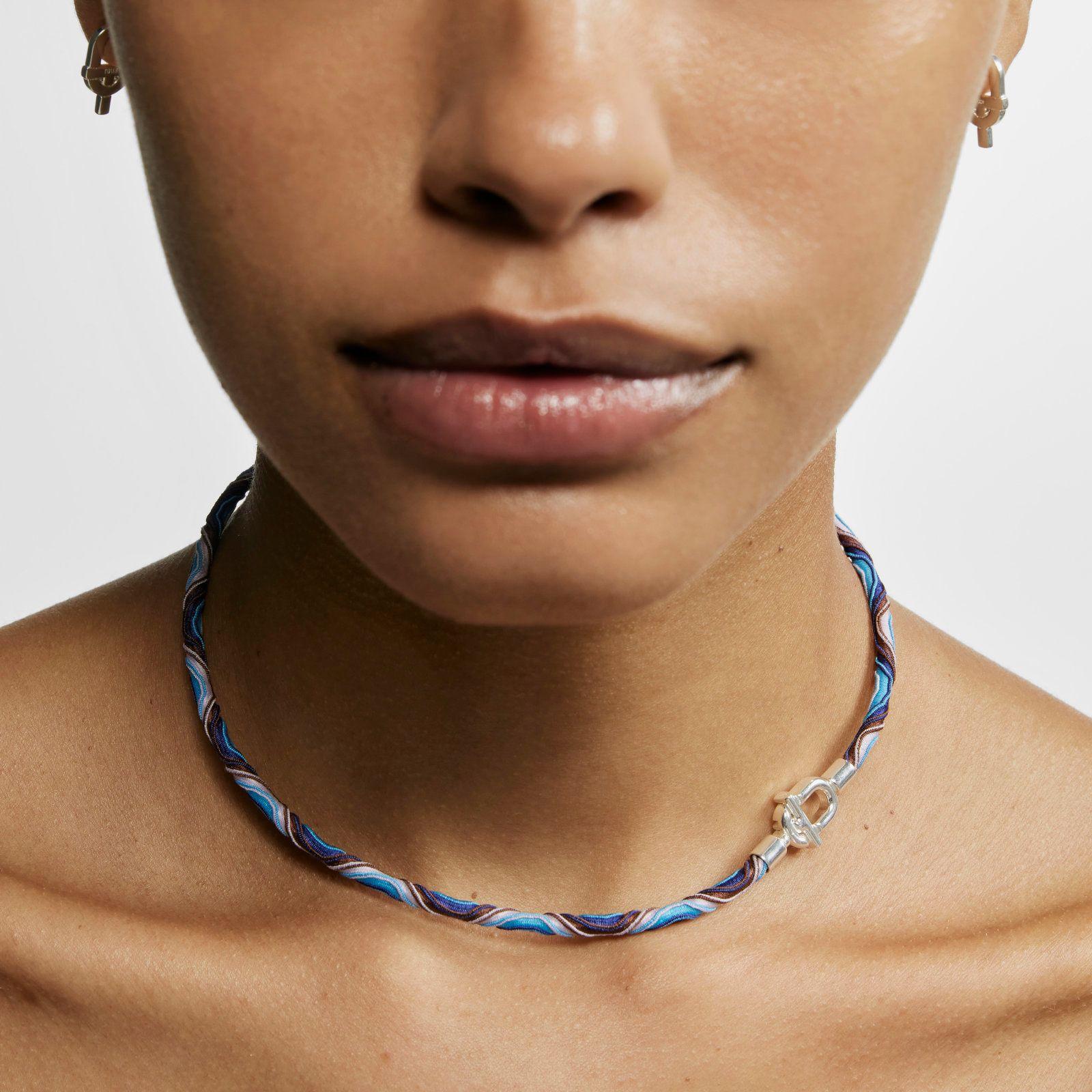Collar elástico de plata con cordón azul y lila Manifesto-4