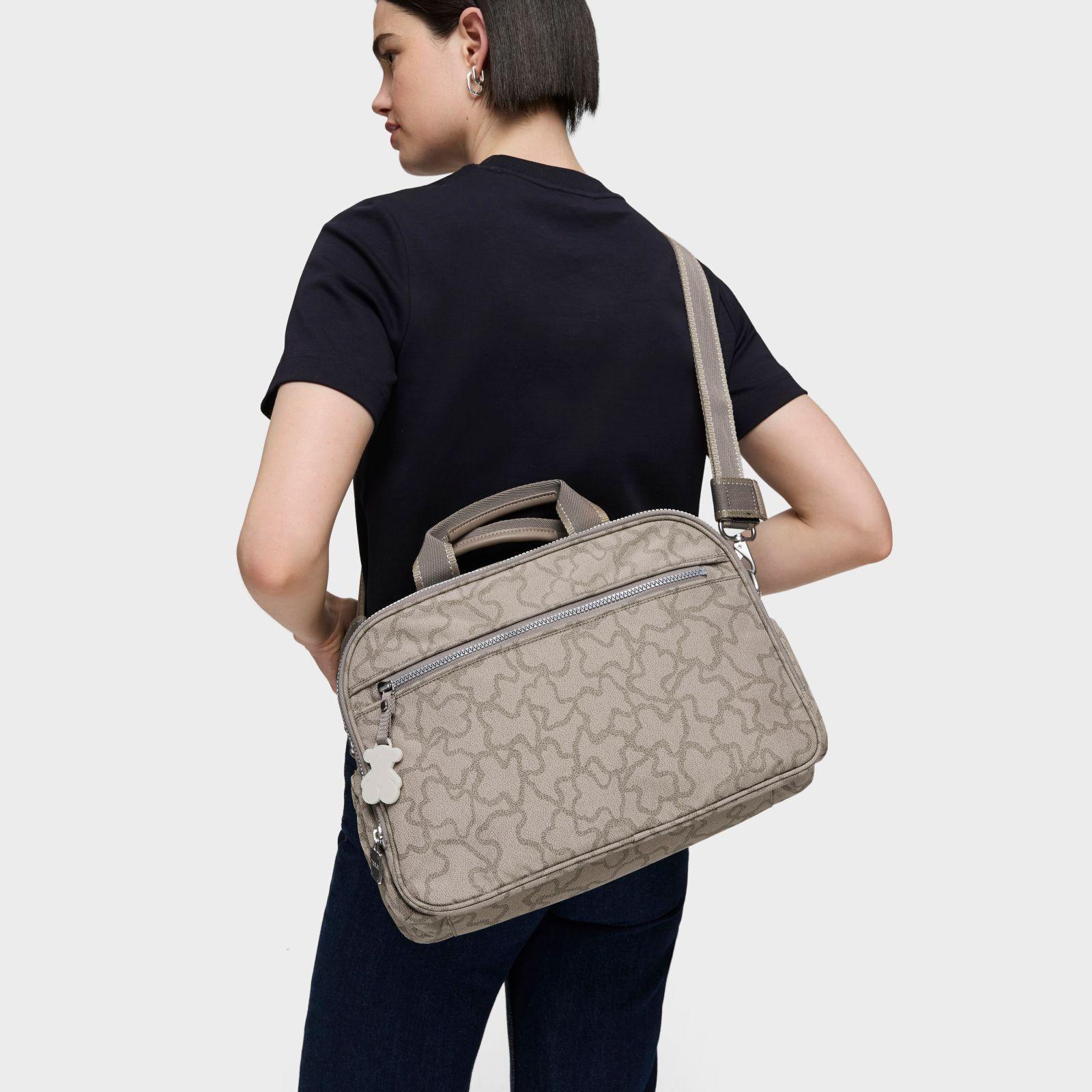 Bolsa de bebé Kaos New Colores en color piedra Tous-5