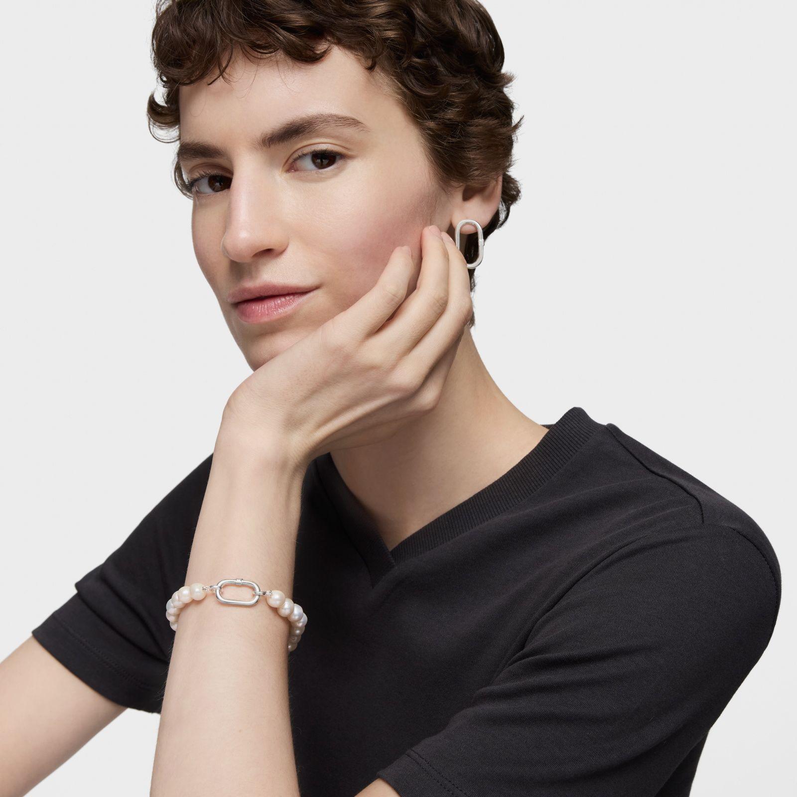 Pulsera con perla cultivada y anilla de plata Hold Oval-3