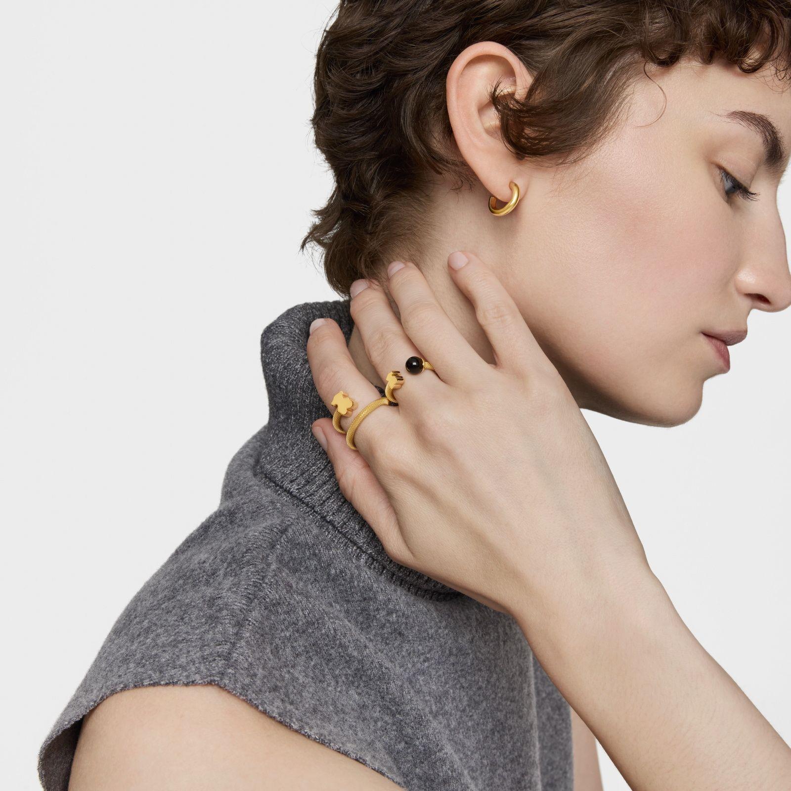 Anillo abierto de acero dorado y ónix Icon Mesh-4