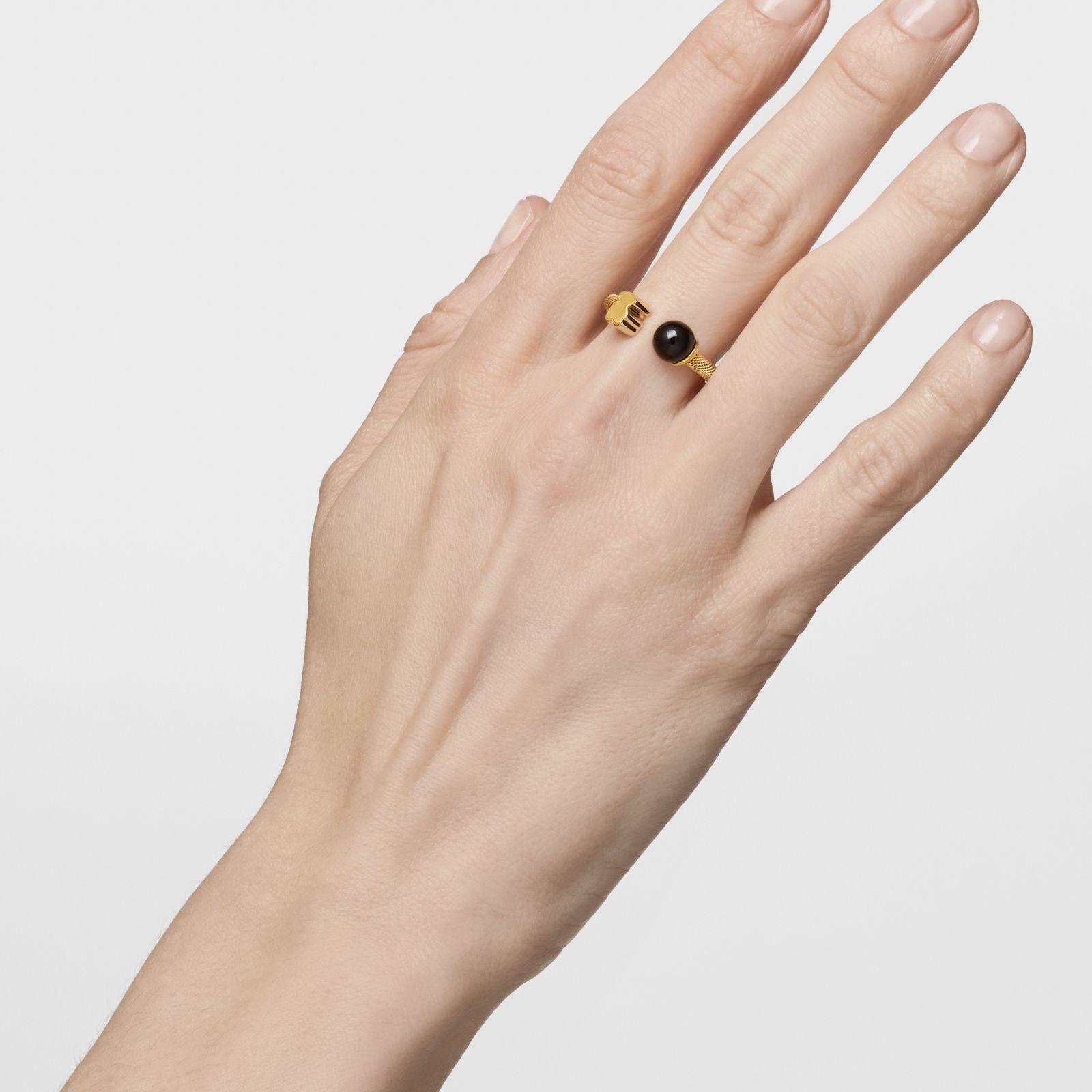 Anillo abierto de acero dorado y ónix Icon Mesh-5