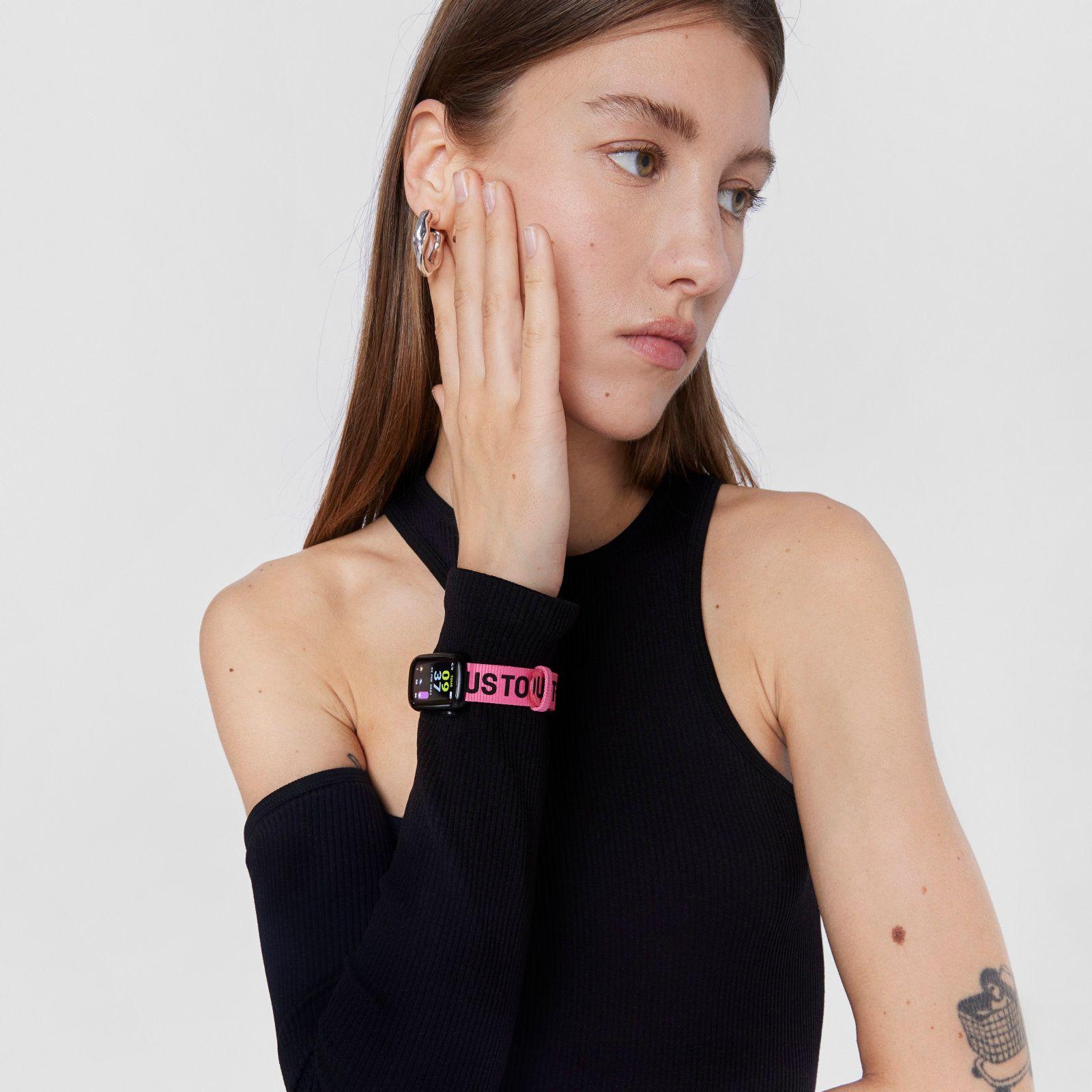Reloj smartwatch con correa de nylon y de silicona negra-8
