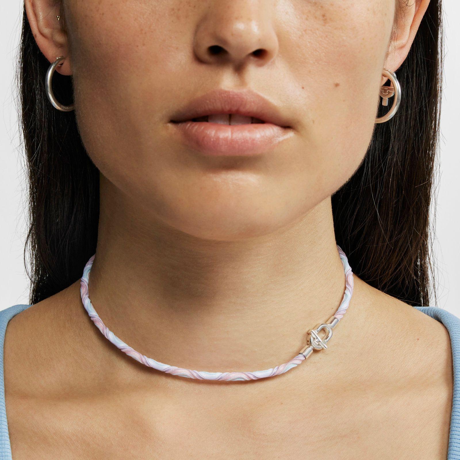 Collar elástico de plata con cordón rosa y azul-4