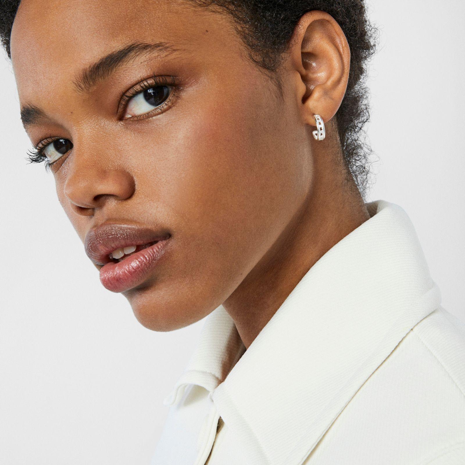 Aros aro de plata pequeños con silueta Bear Row Tous-5