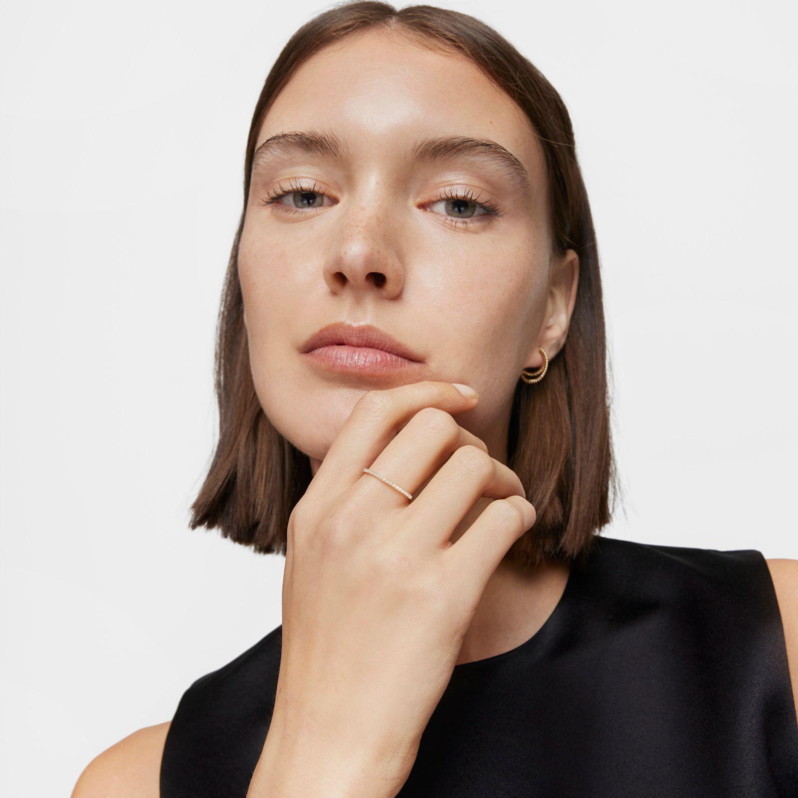 Anillo media alianza oro con diamantes Les Classiques-3