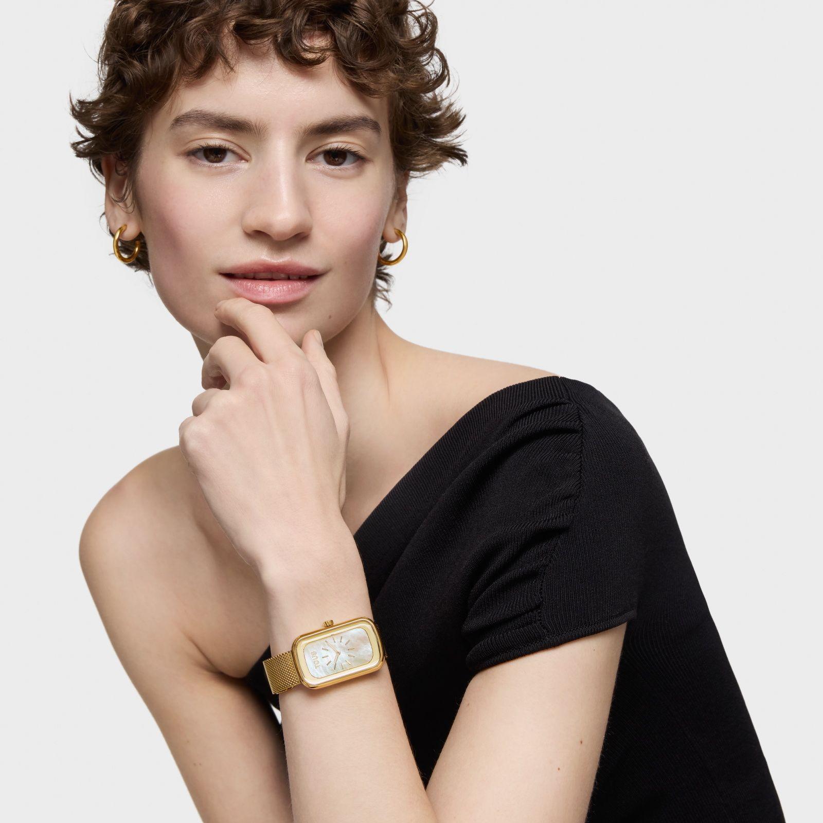 Reloj analógico con esfera de nácar y brazalete dorado T-Band Club-3