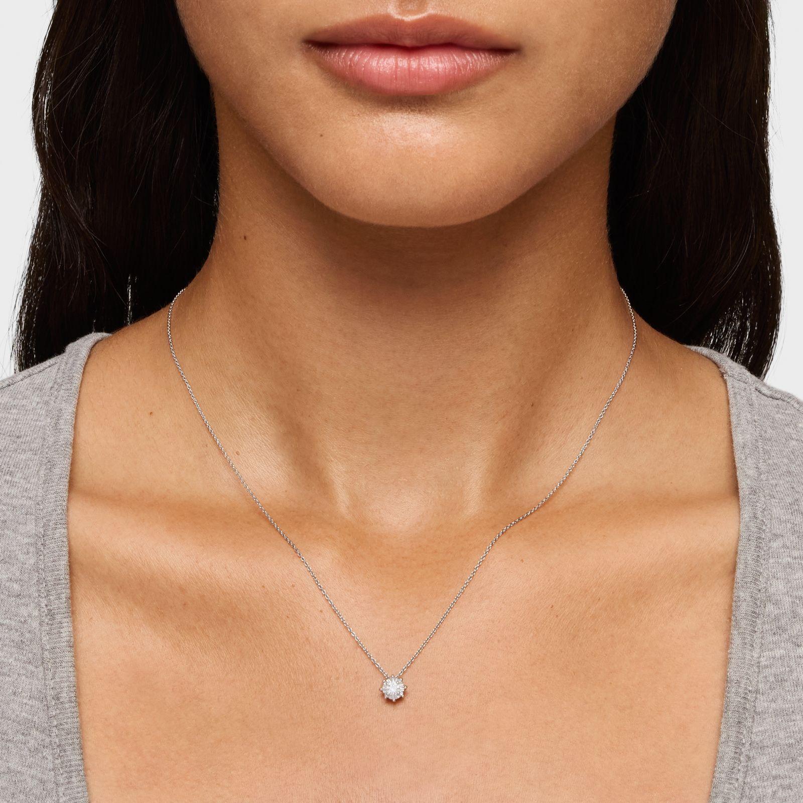 Collar corto rosetón oro blanco y diamantes Les Classiques-5