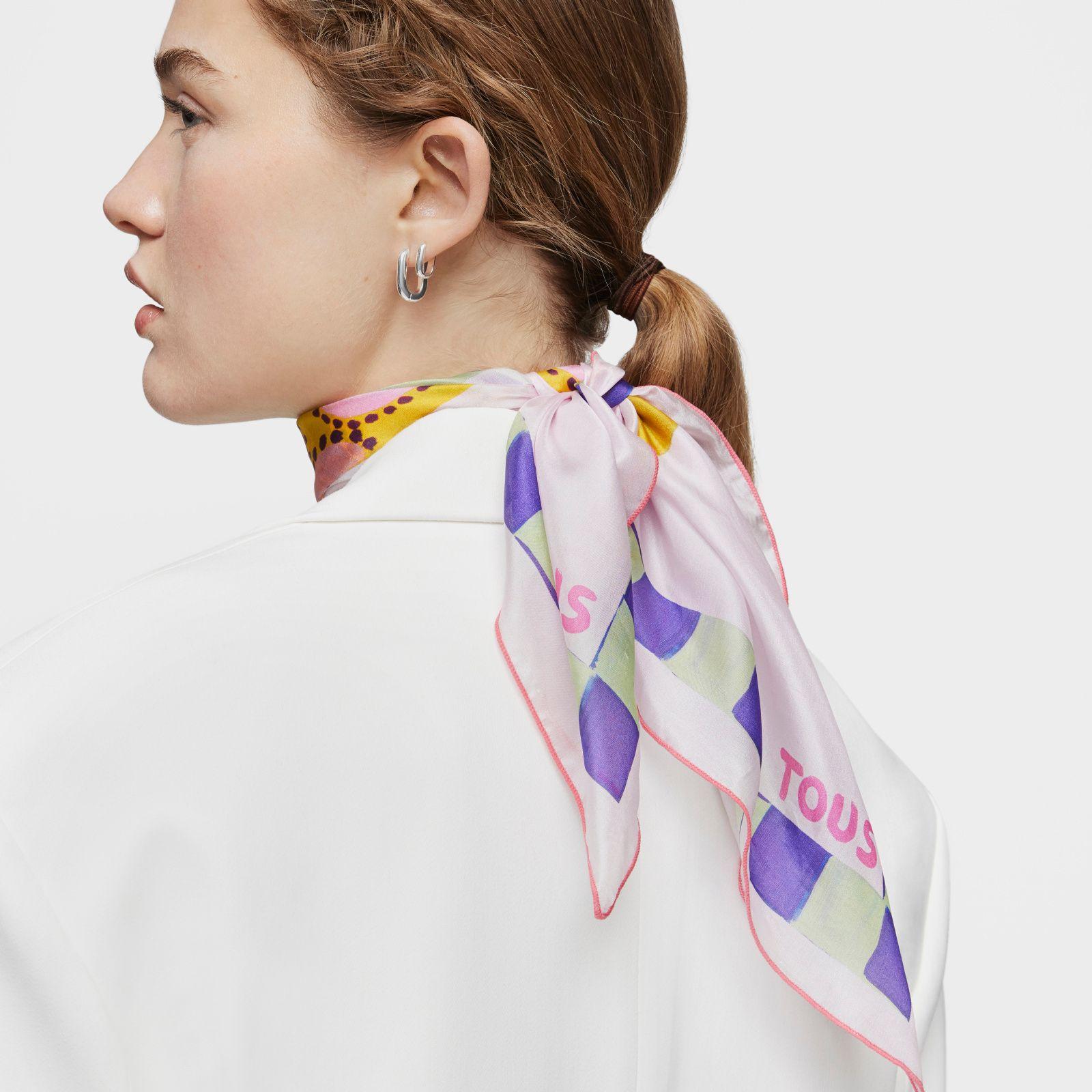 Pañuelo cuadrado pequeño rosa palo TOUS Doris-3