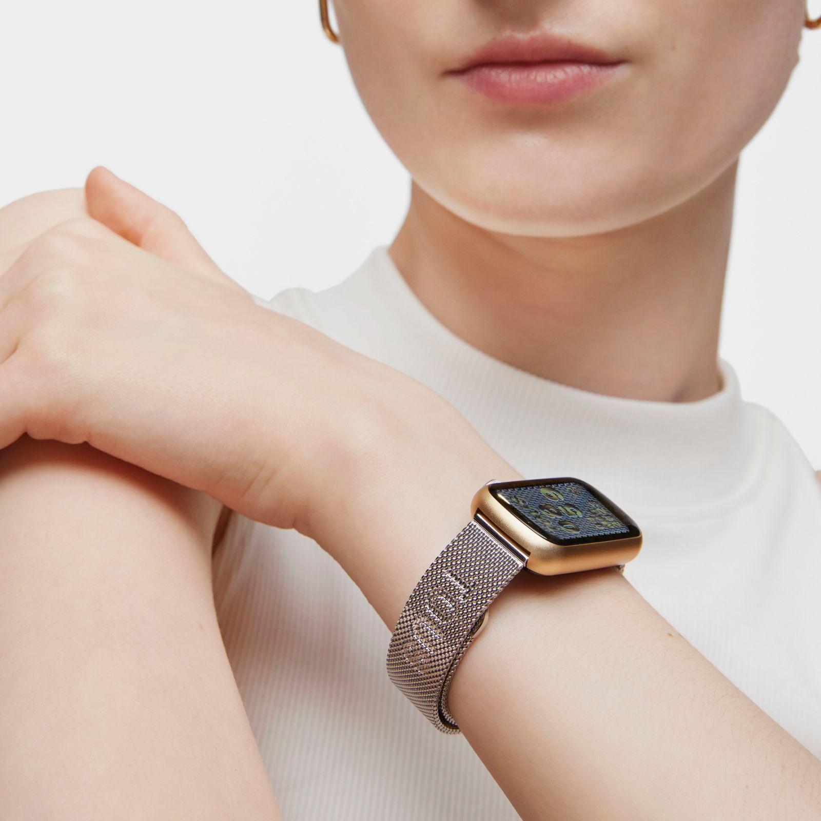 Smartwatch dorado TOUS T-Band Mesh con brazalete acero-4