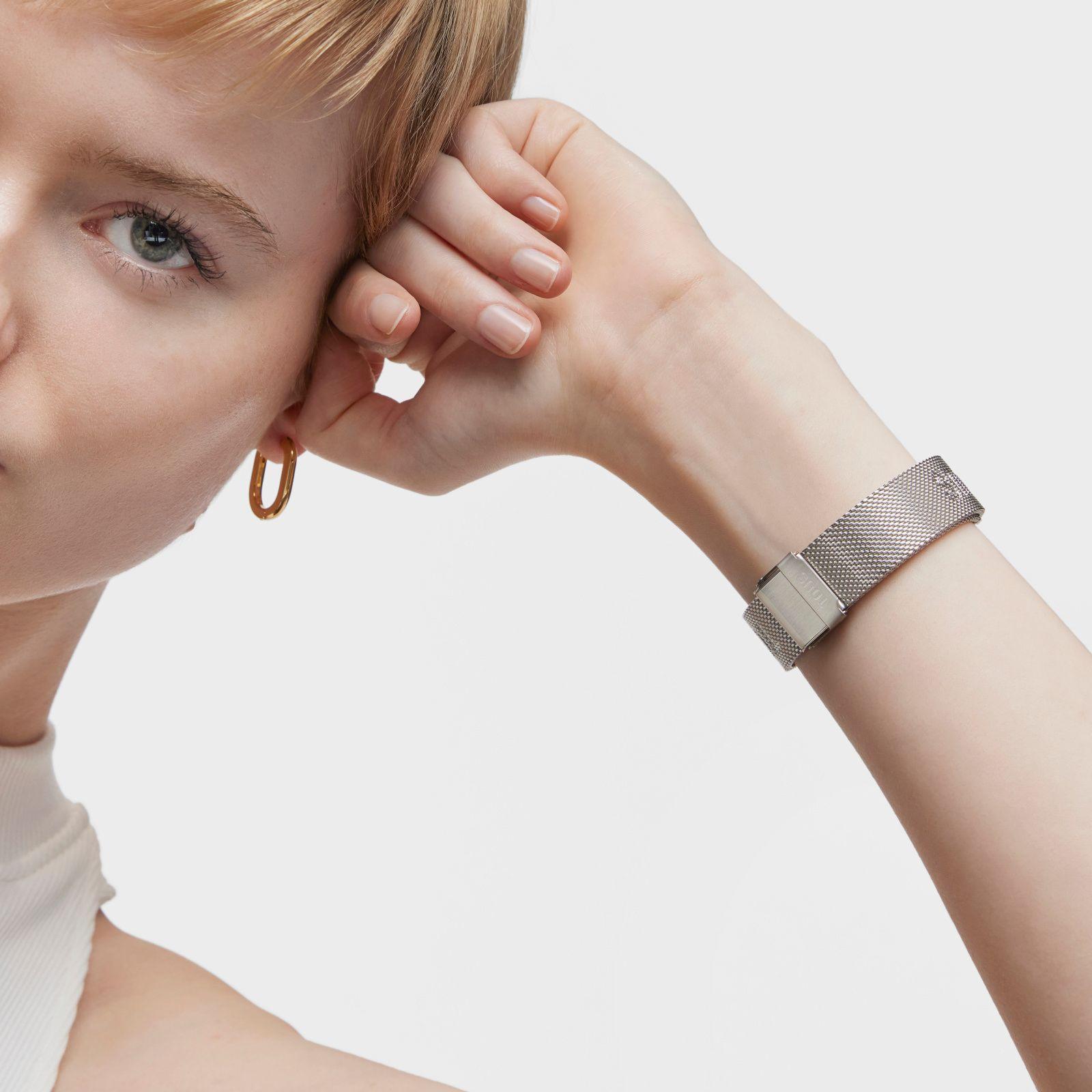 Smartwatch dorado TOUS T-Band Mesh con brazalete acero-5