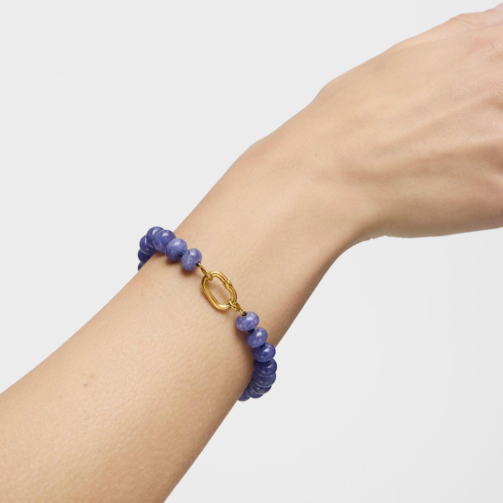 Pulsera con baño de oro 18 kt sobre plata y cuarzita azul Hold Oval-4